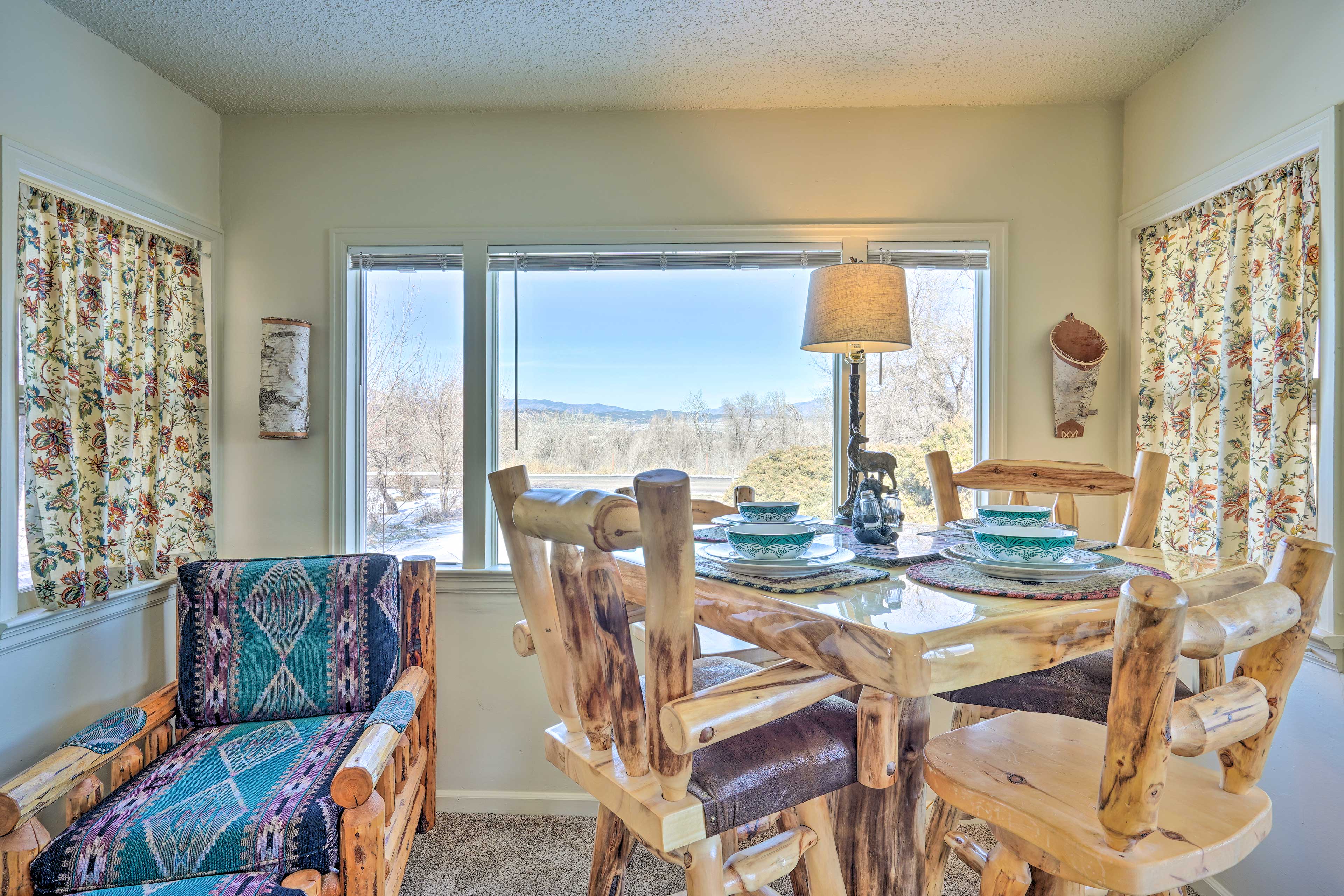 Dining Area | Mountain Views