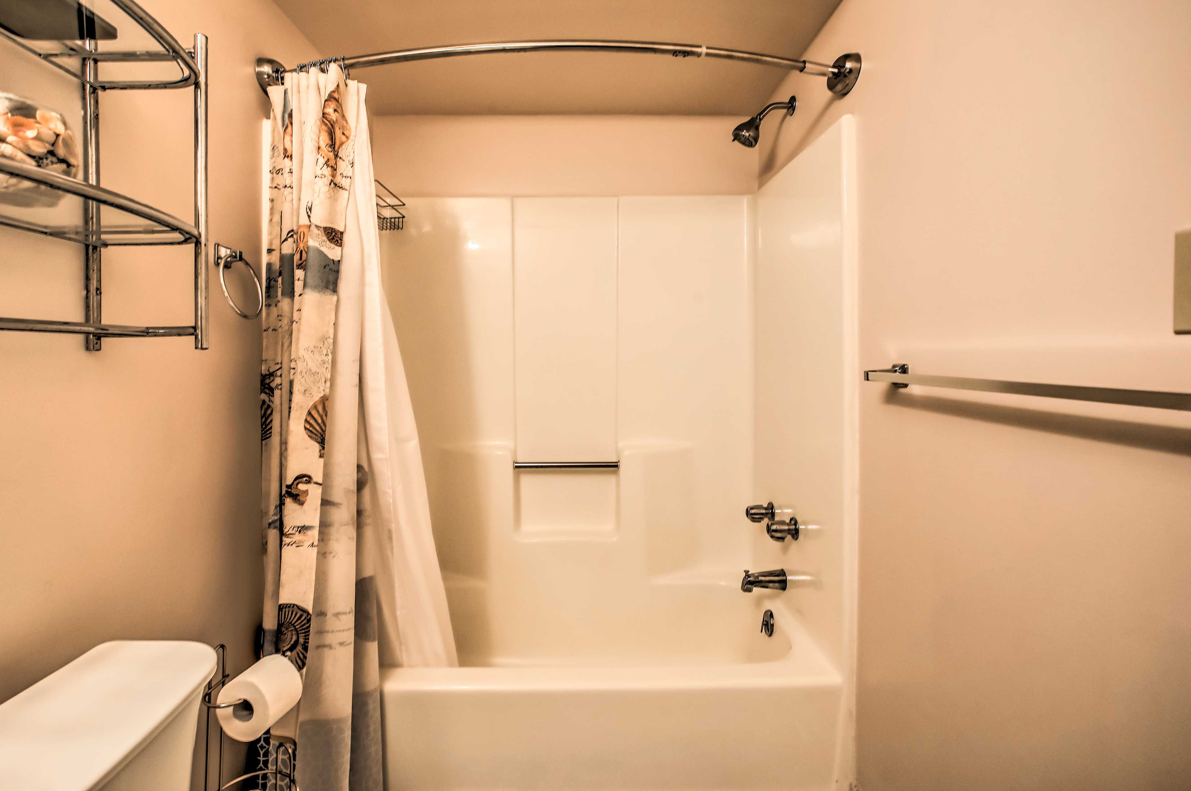 En-Suite Bathroom | Linens & Towels Provided