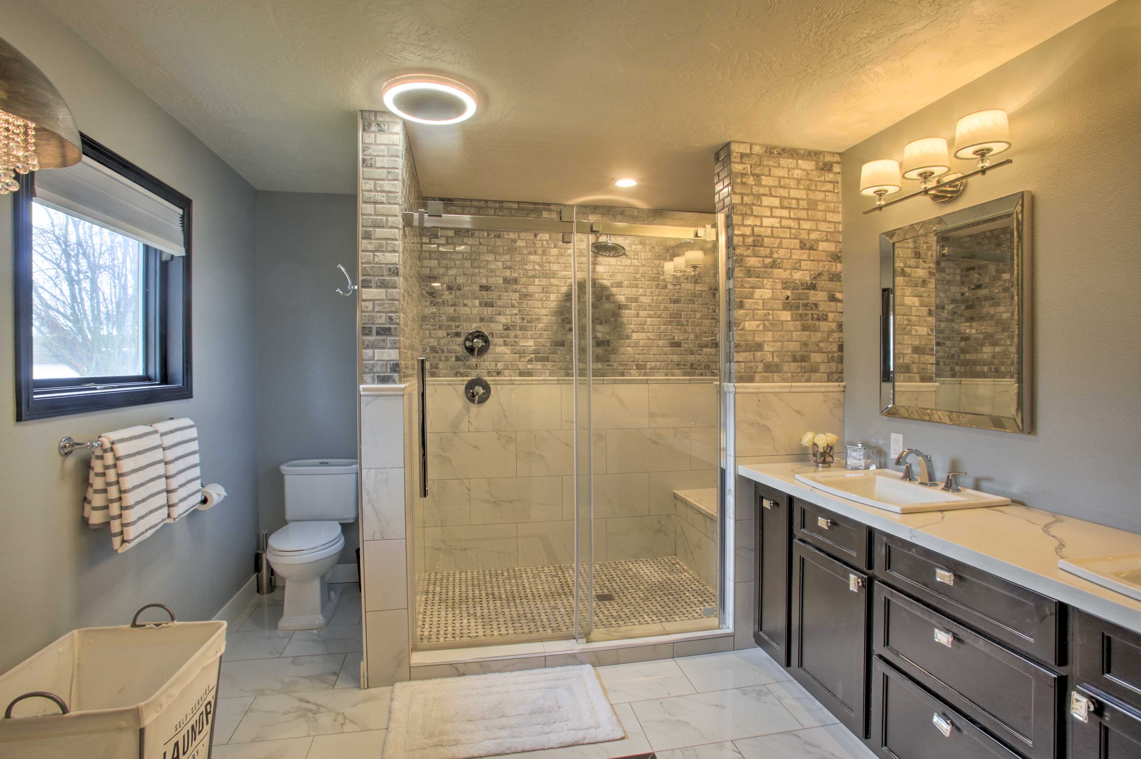 En-Suite Bathroom | Towels Provided