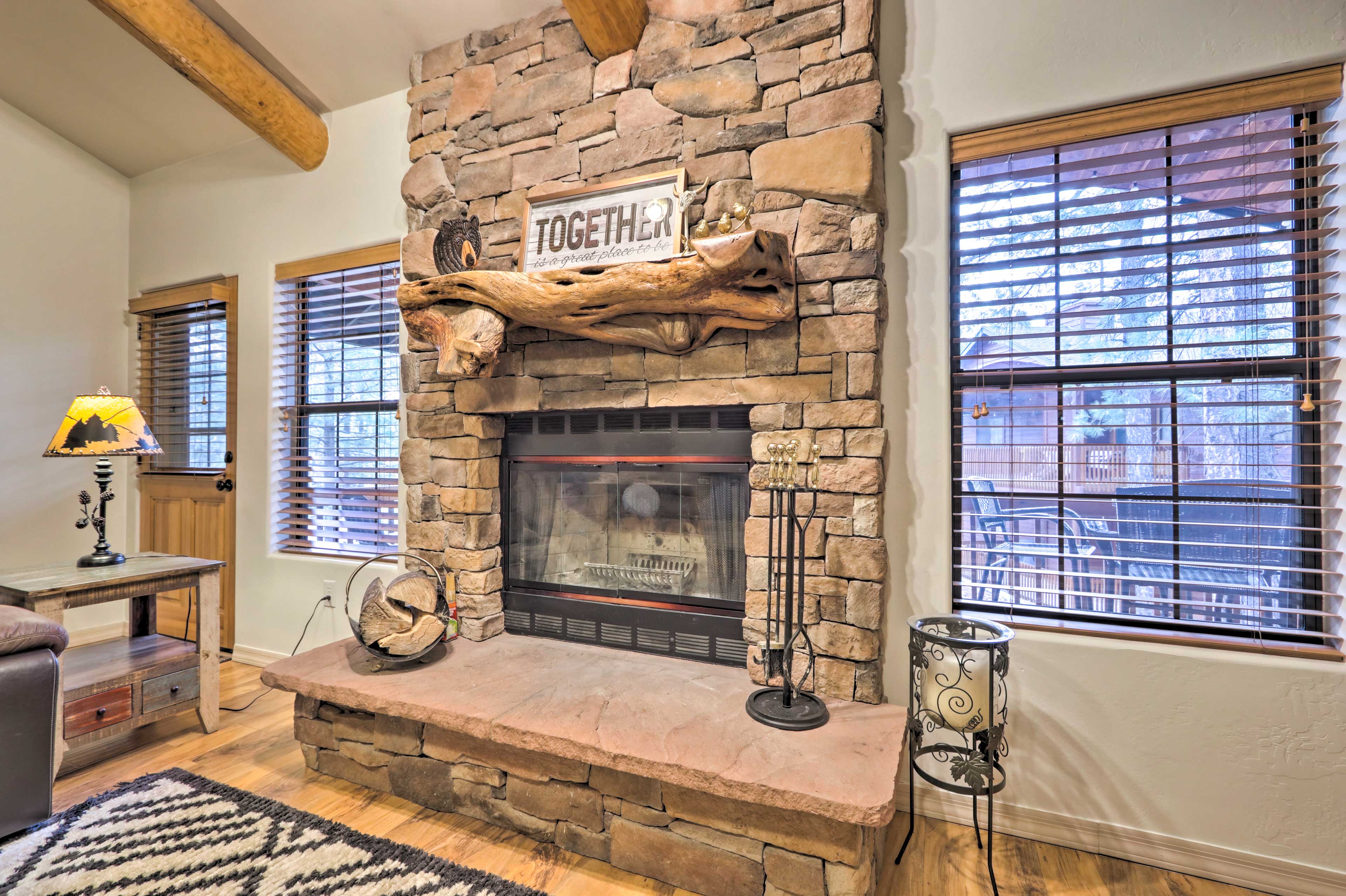 Living Room | Gas Fireplace