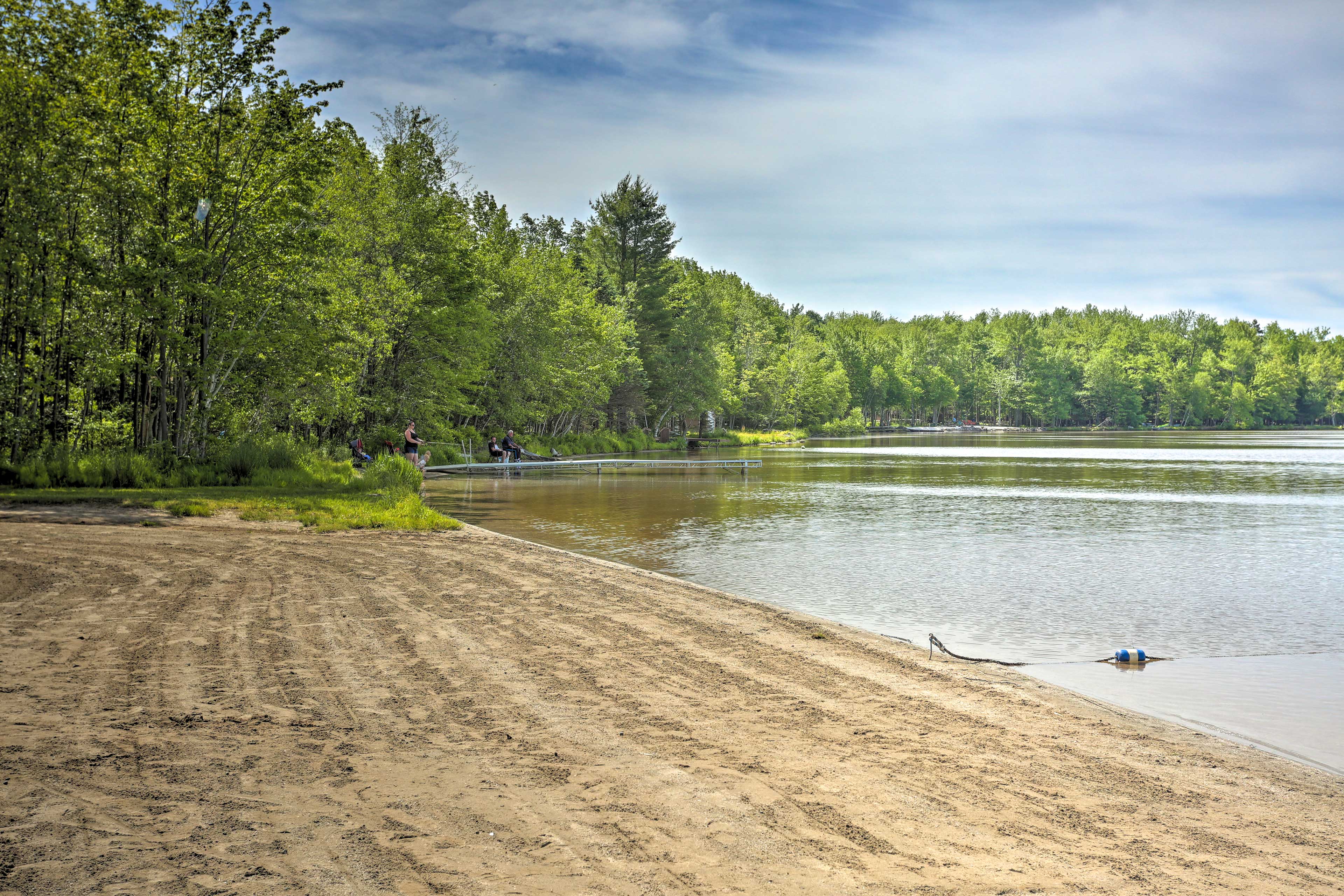 Arrowhead Lake Amenities | 4 Private Beaches | Beach Volleyball