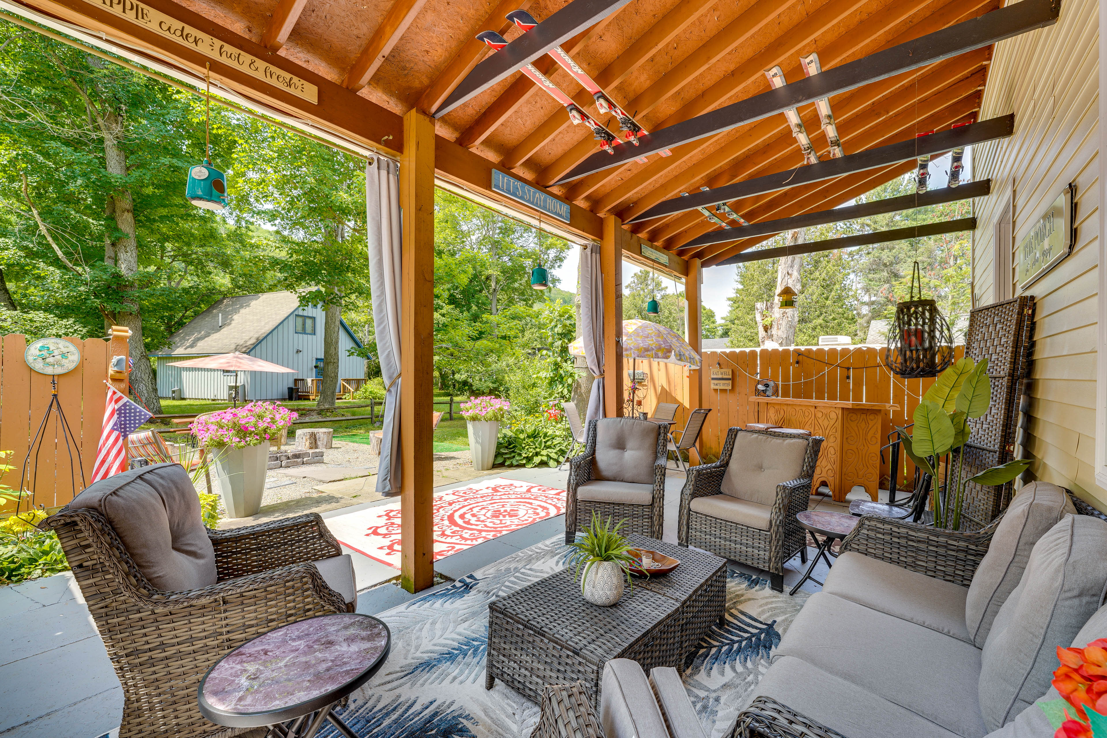 Furnished Patio | Outdoor Dining Area