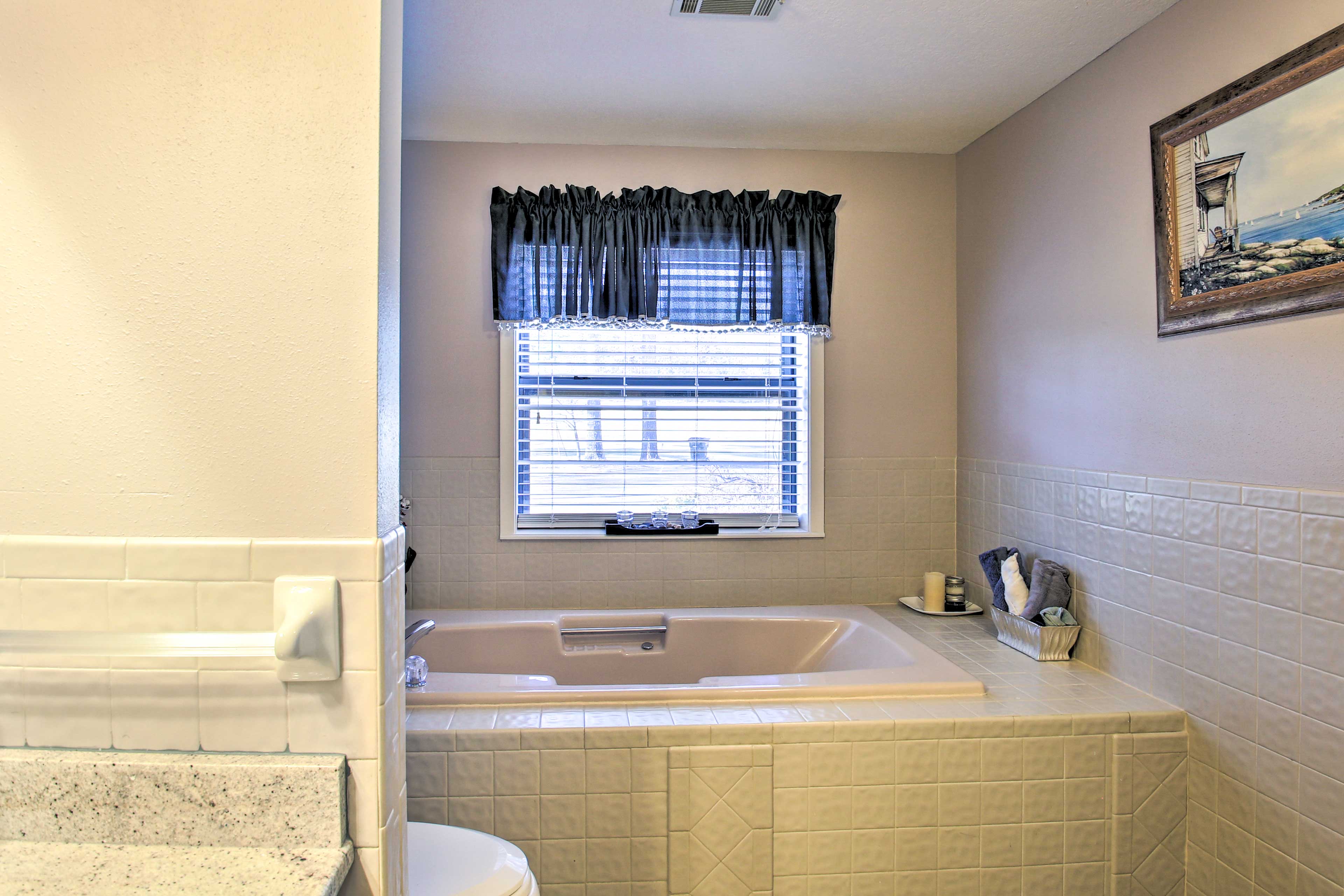 En-Suite Bathroom | Jetted Tub