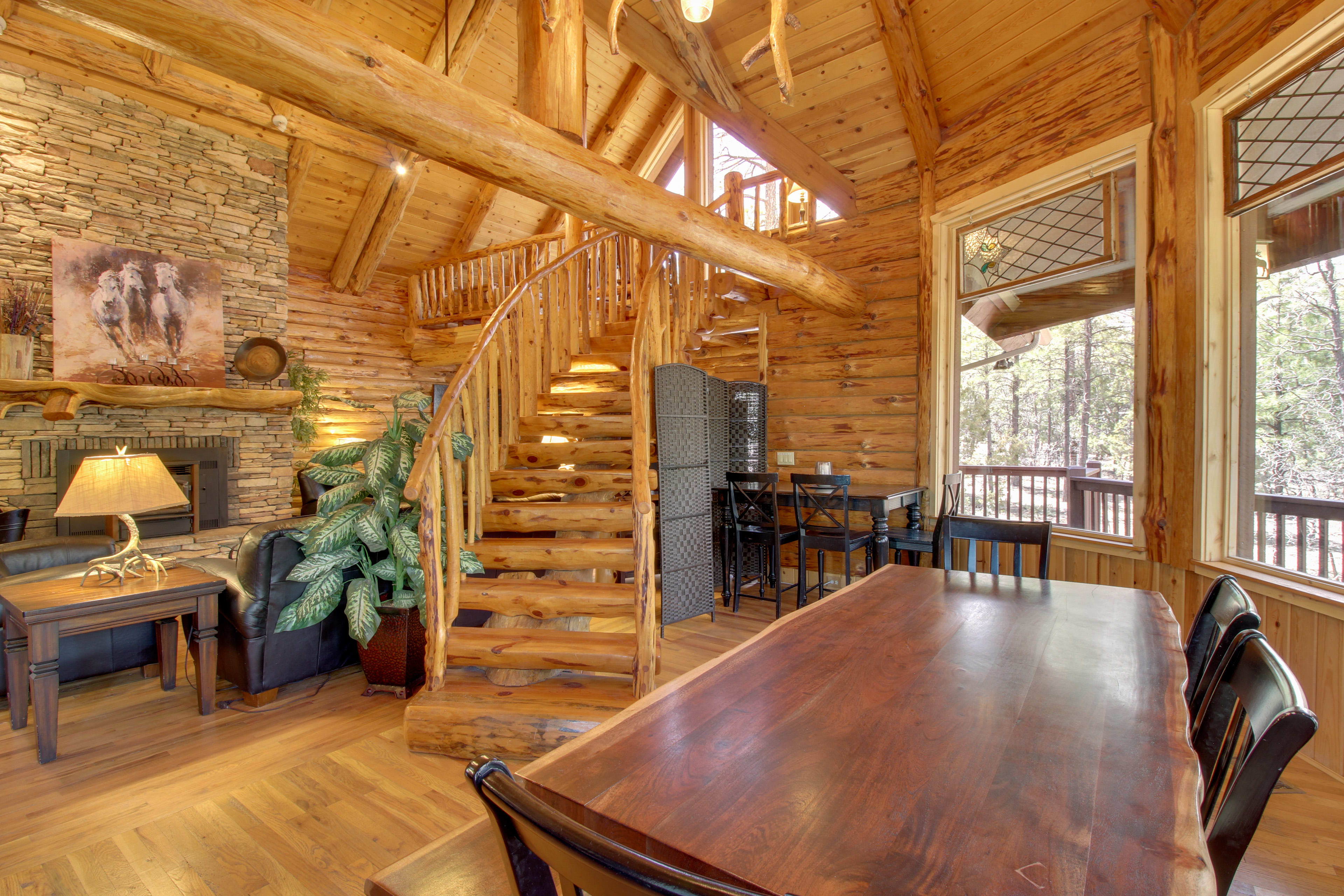 Dining Area | Dishware & Flatware Provided