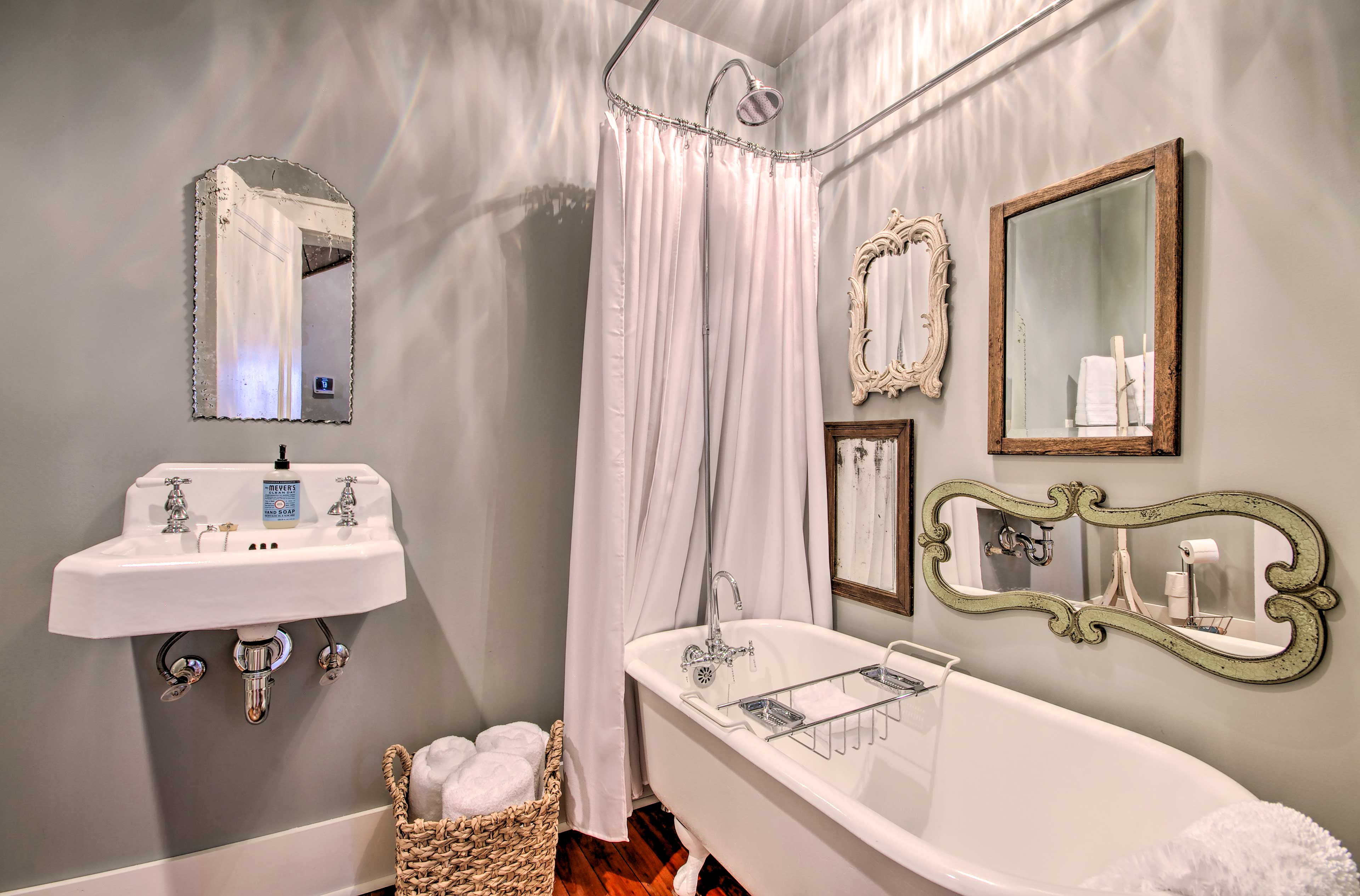 Bathroom | 1st Floor | Clawfoot Soaking Tub | Towels Provided