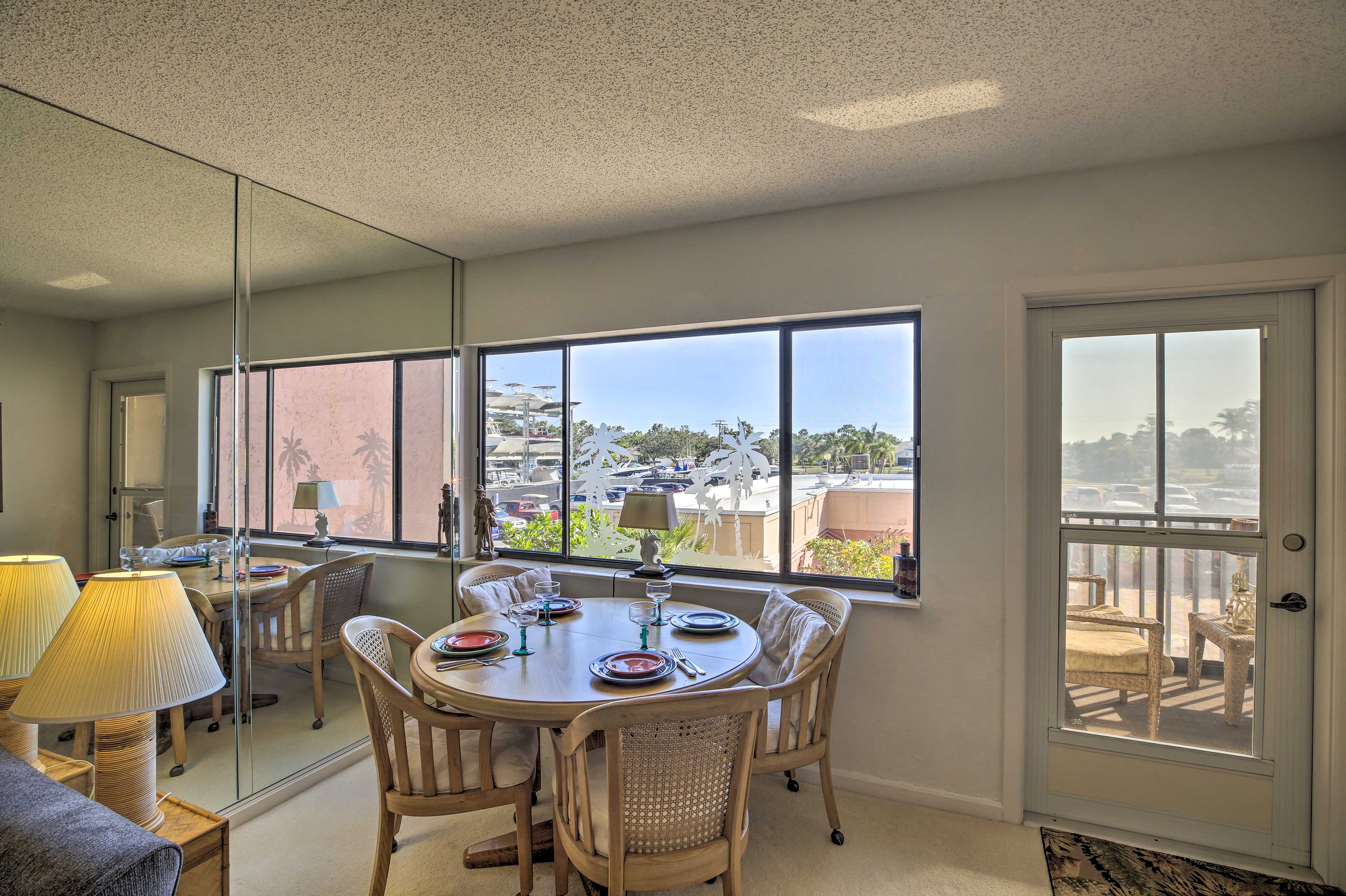 Dining Area | Dishware & Flatware Provided