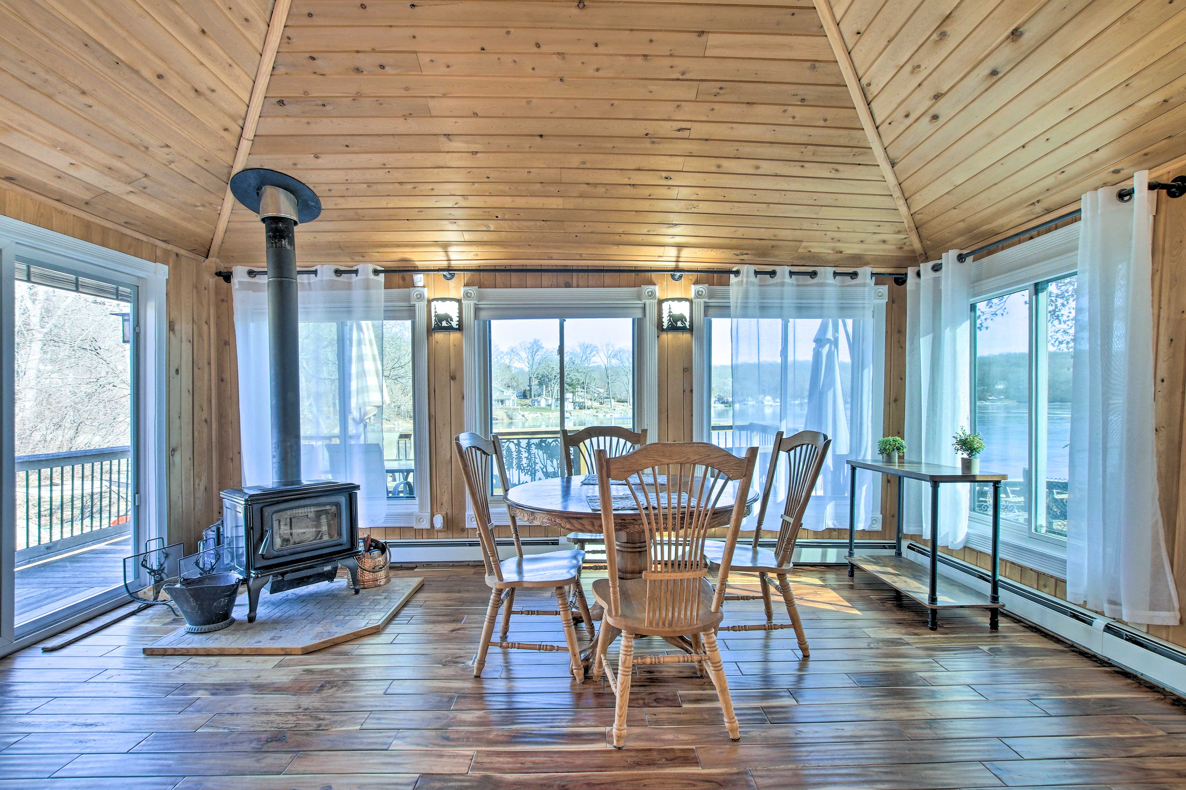 Dining Area | Lake Views