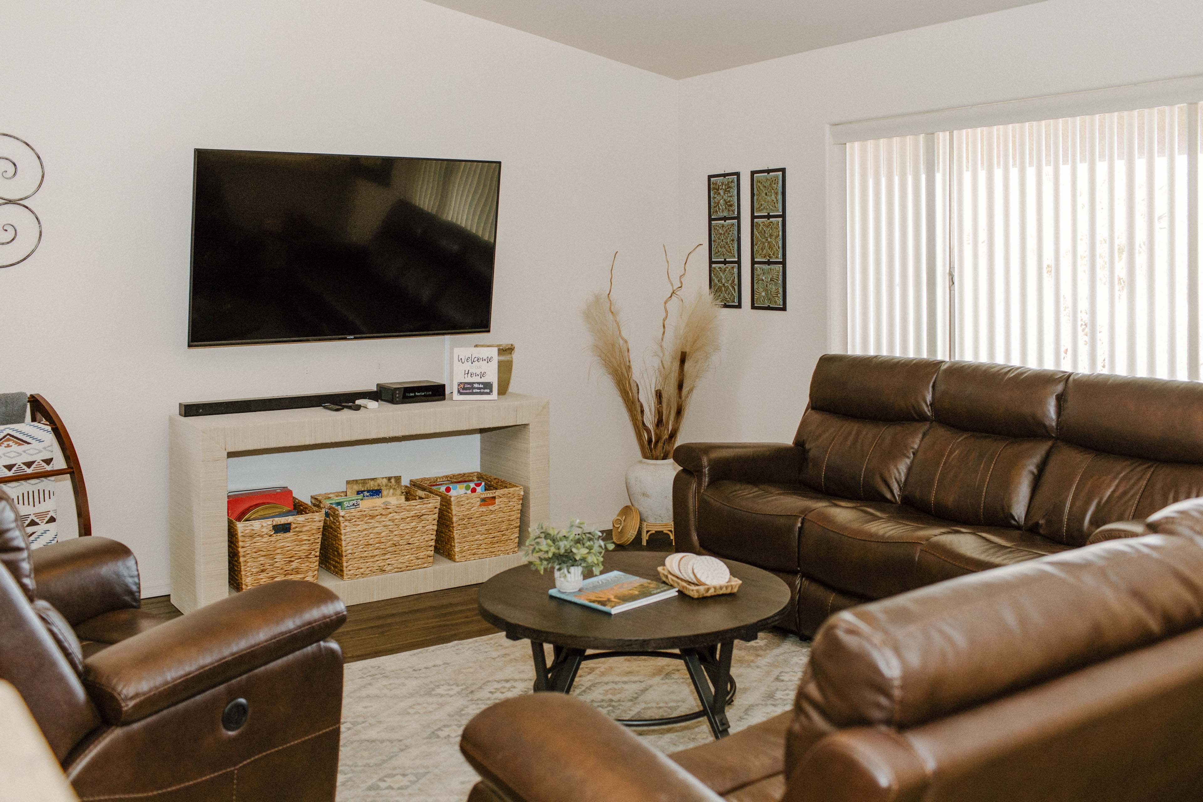 Living Room | Free WiFi | Smart TV