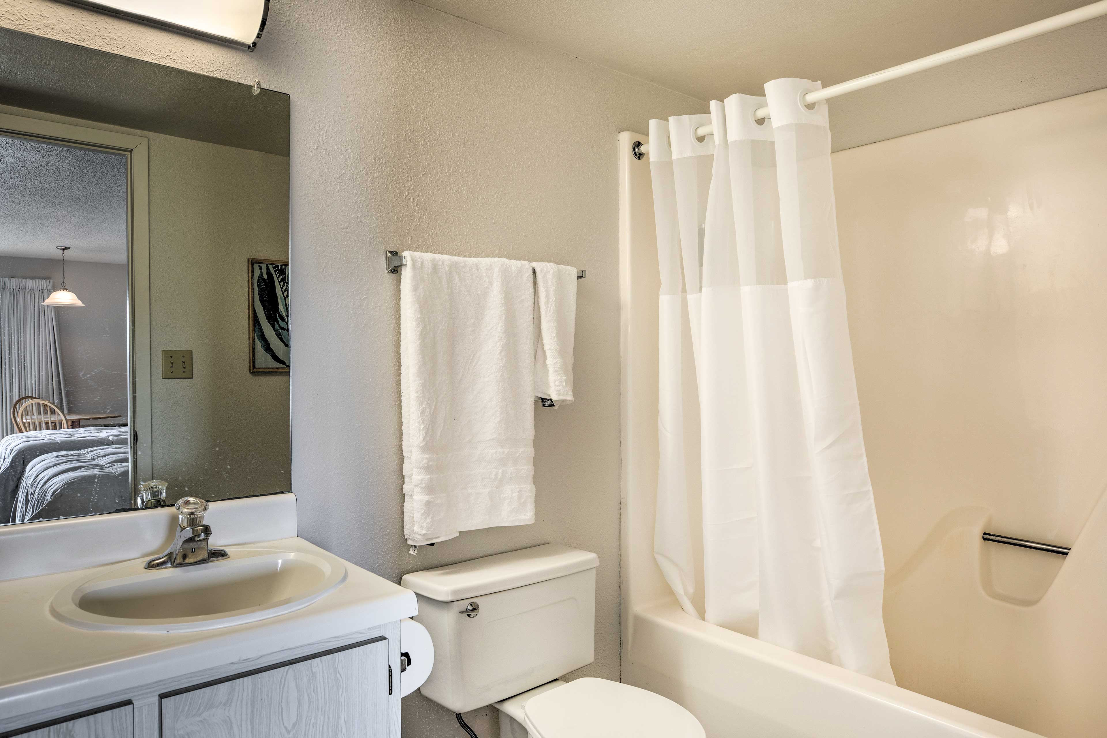 Full Bathroom | Complimentary Toiletries