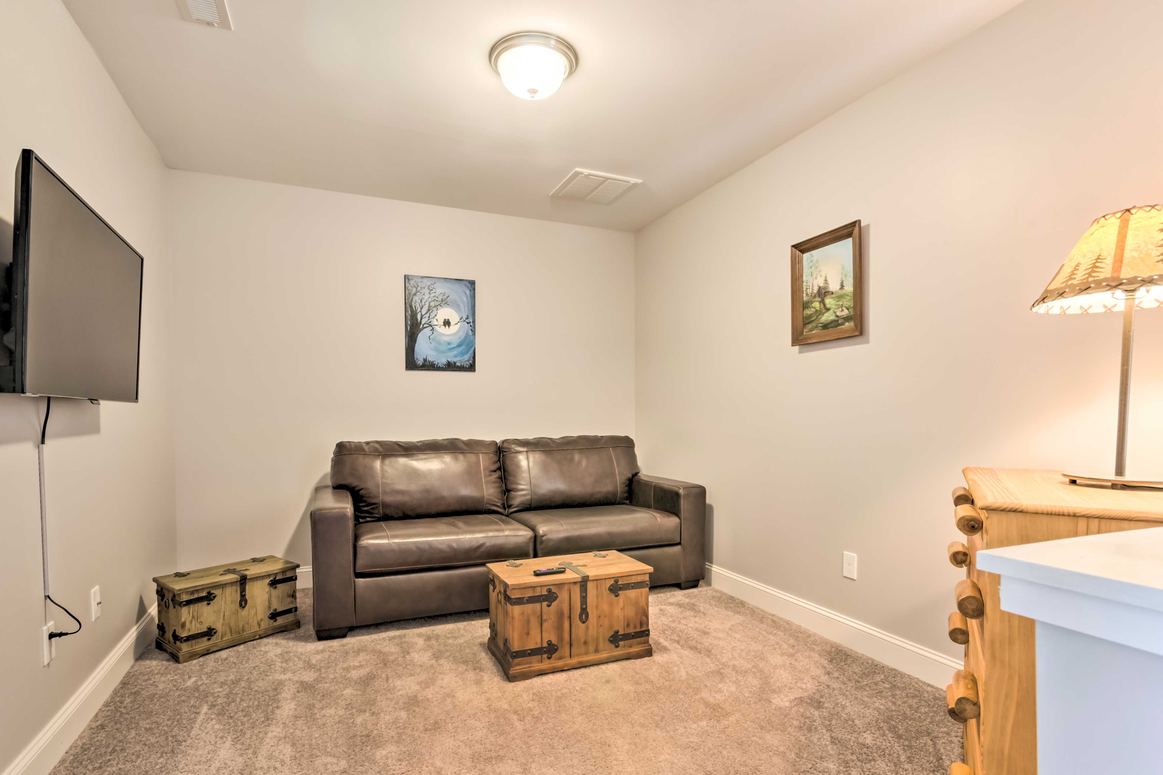 Family Room | 2nd Level | Sleeper Sofa | Board Games | Smart TV