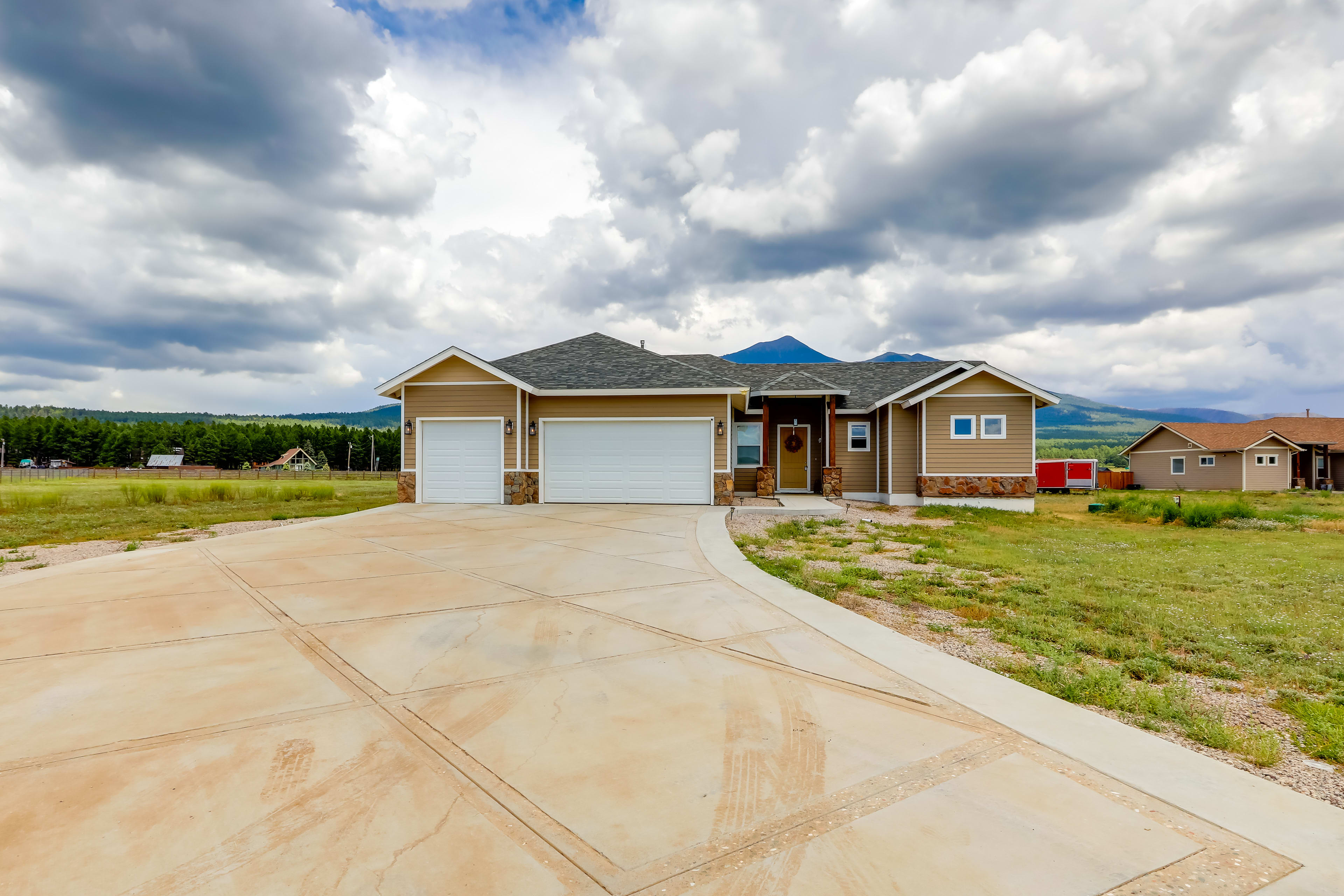 Home Exterior | Parking for 10 Vehicles