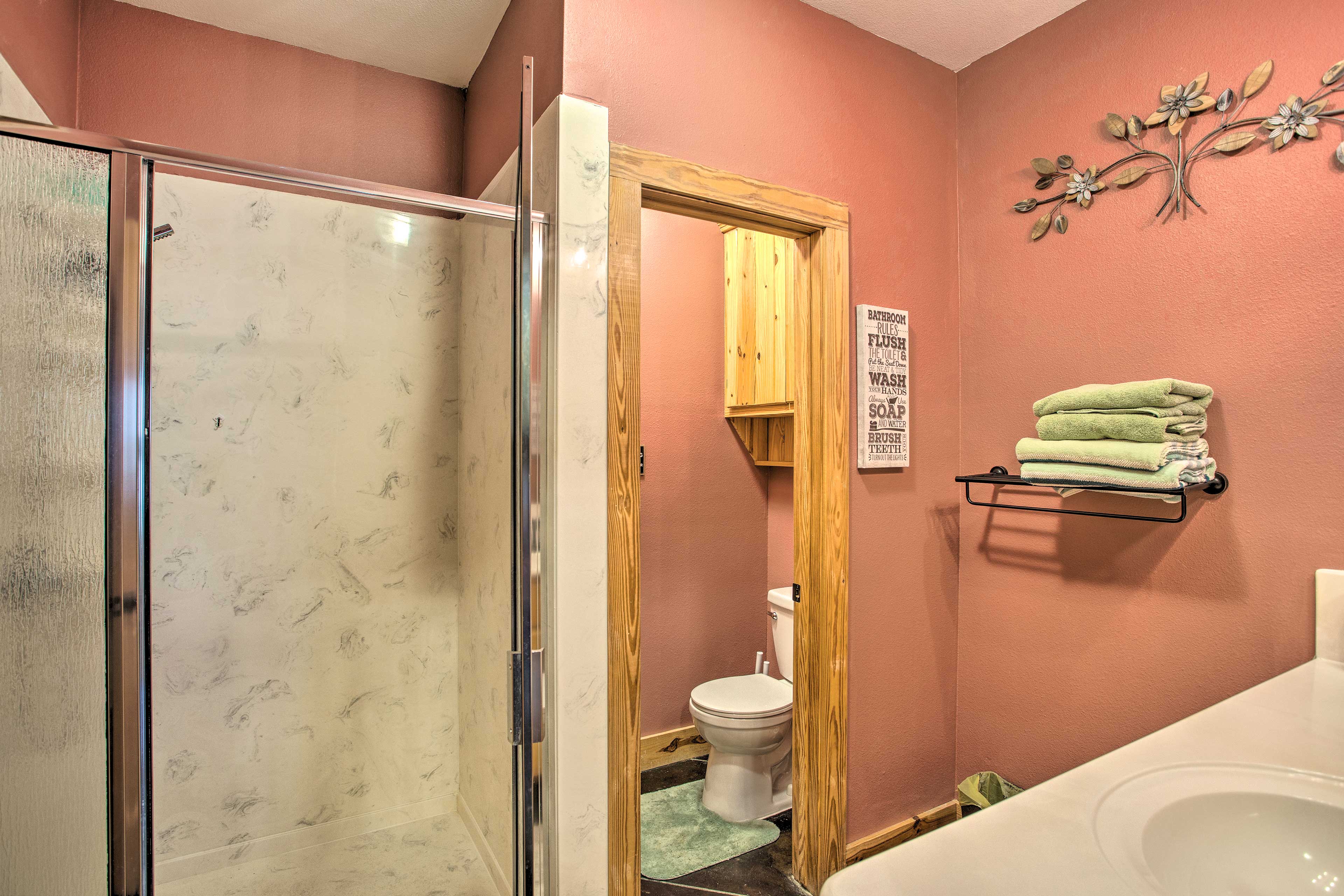 En-Suite Bathroom | Towels & Linens Provided