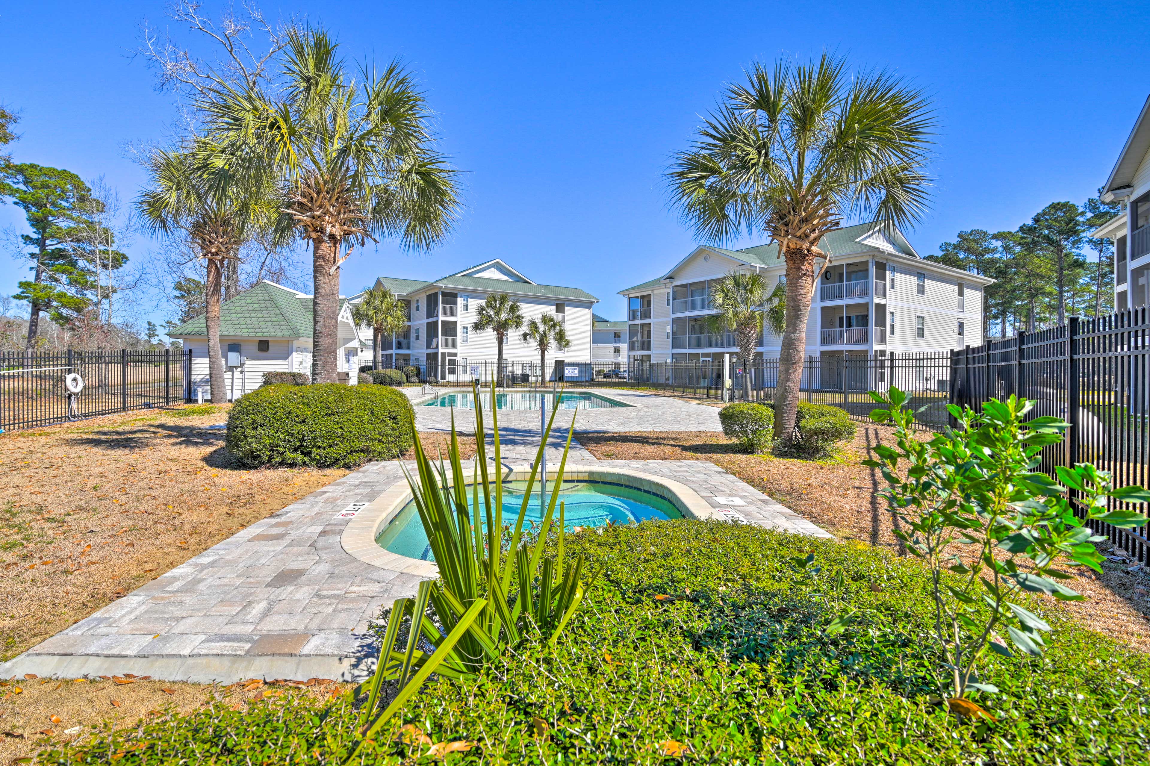 Community Outdoor Pool & Hot Tub