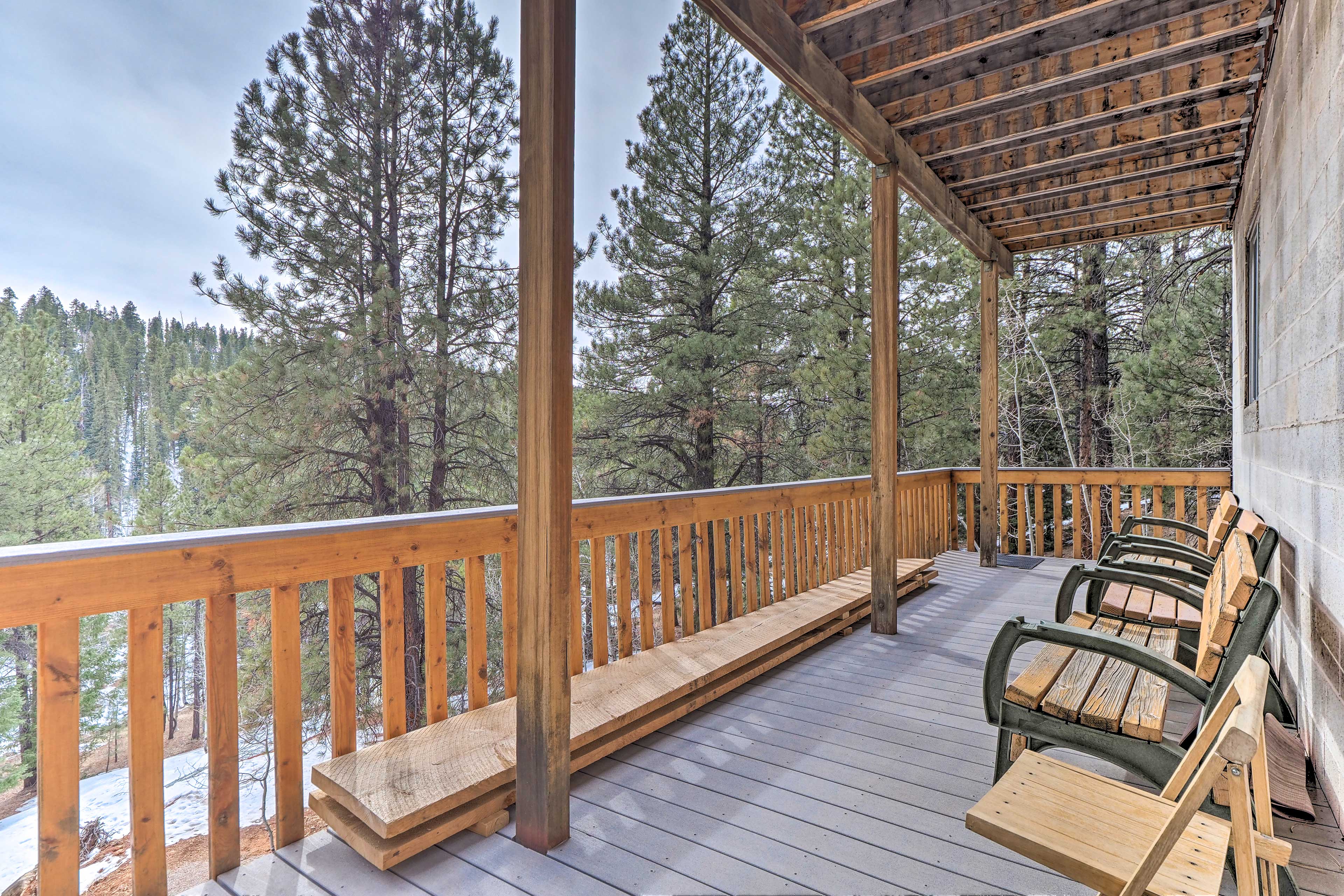 2 Furnished Decks | National Forest Setting | Step-Free Access