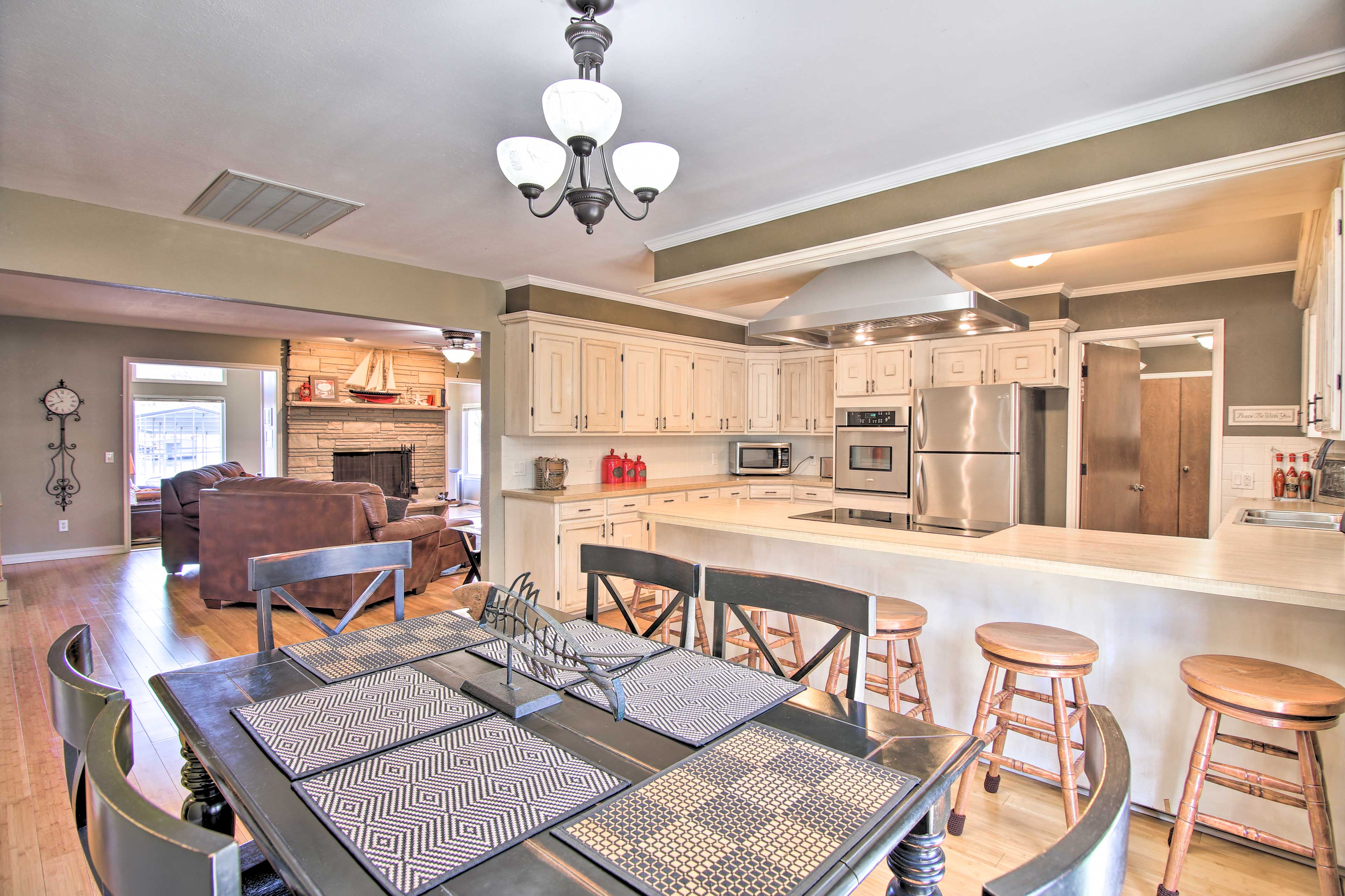 Dining Area | Kitchen