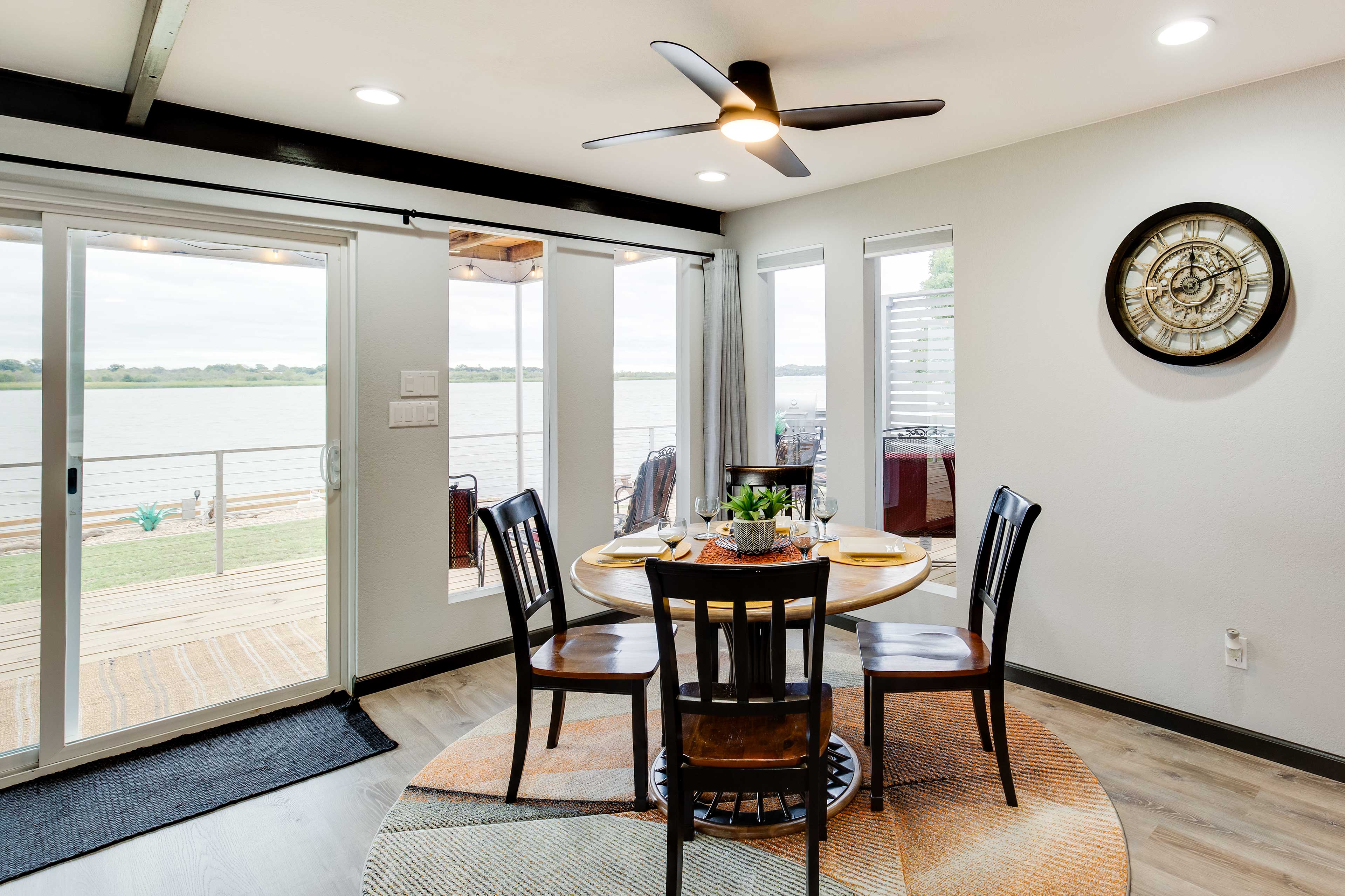 Dining Area | Dishes & Flatware Provided