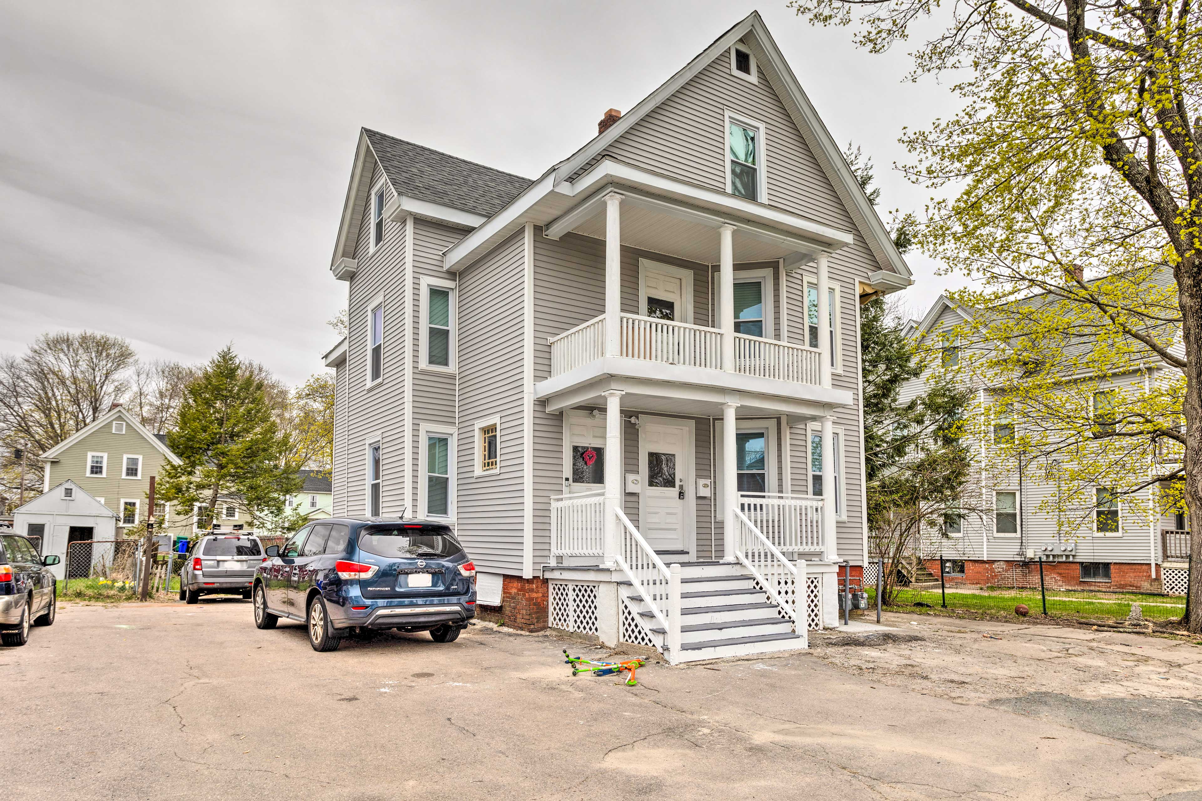 Parking | Driveway (1 Vehicle) | Street Parking