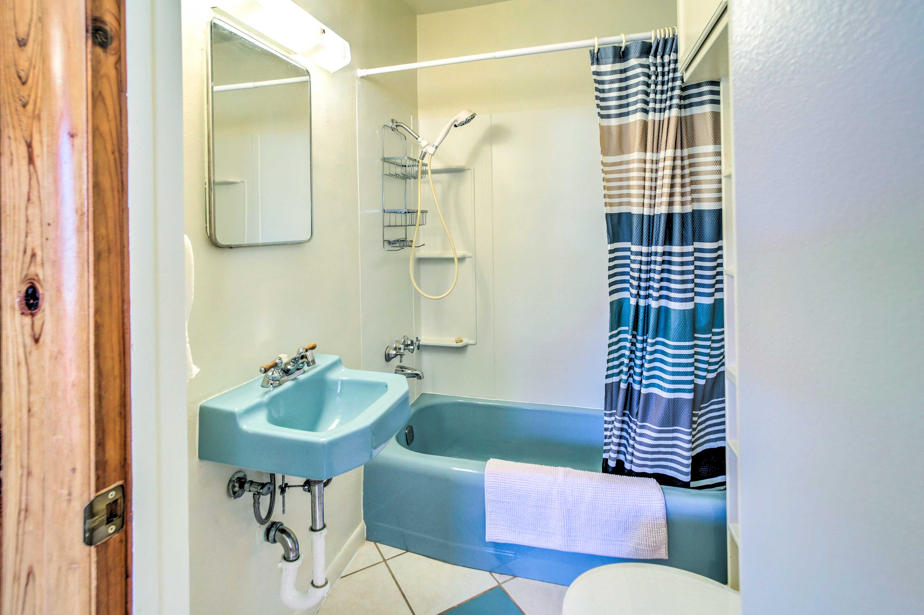 Full Bath | Complimentary Toiletries | Towels Provided