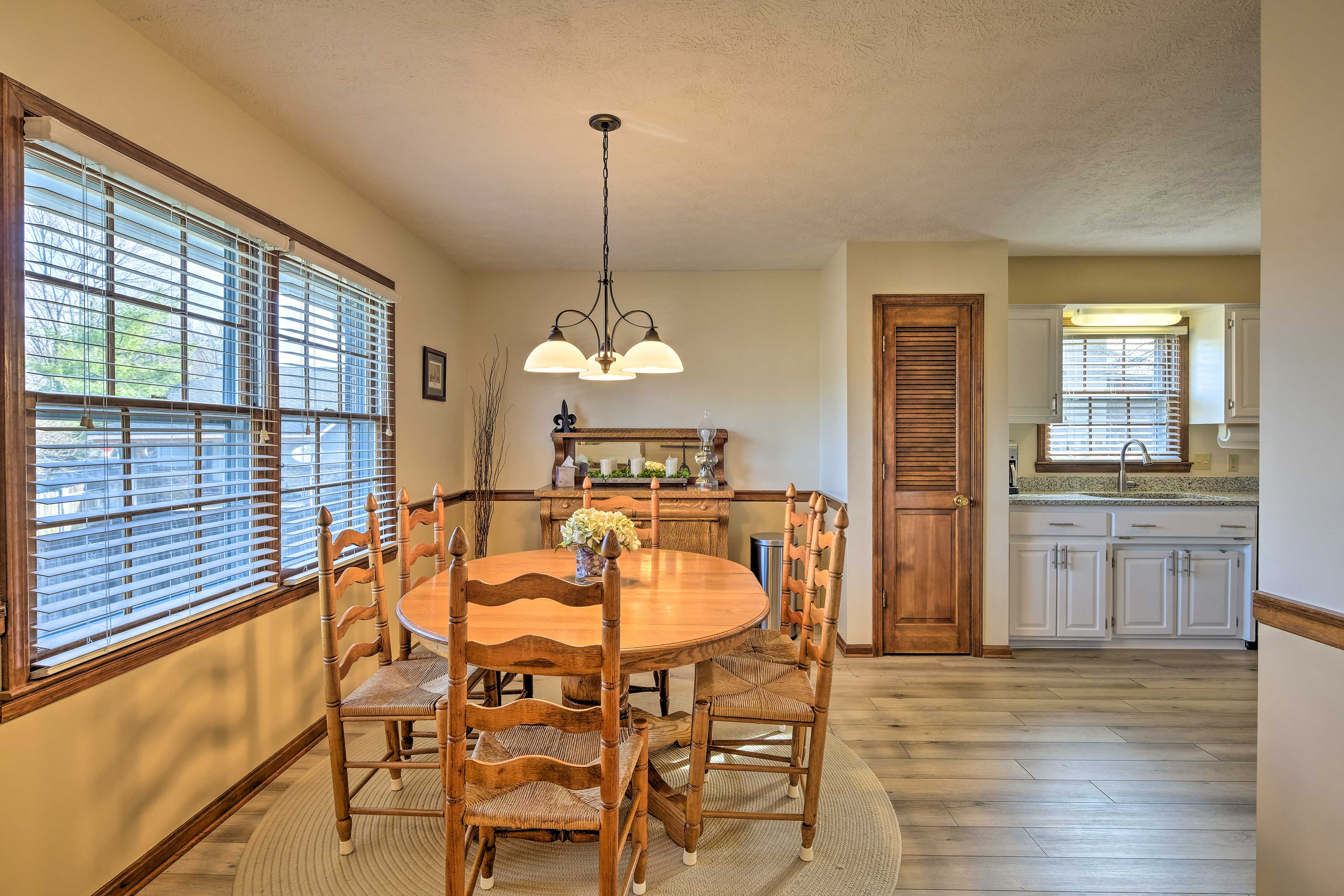 Dining Area | Dishware/Flatware