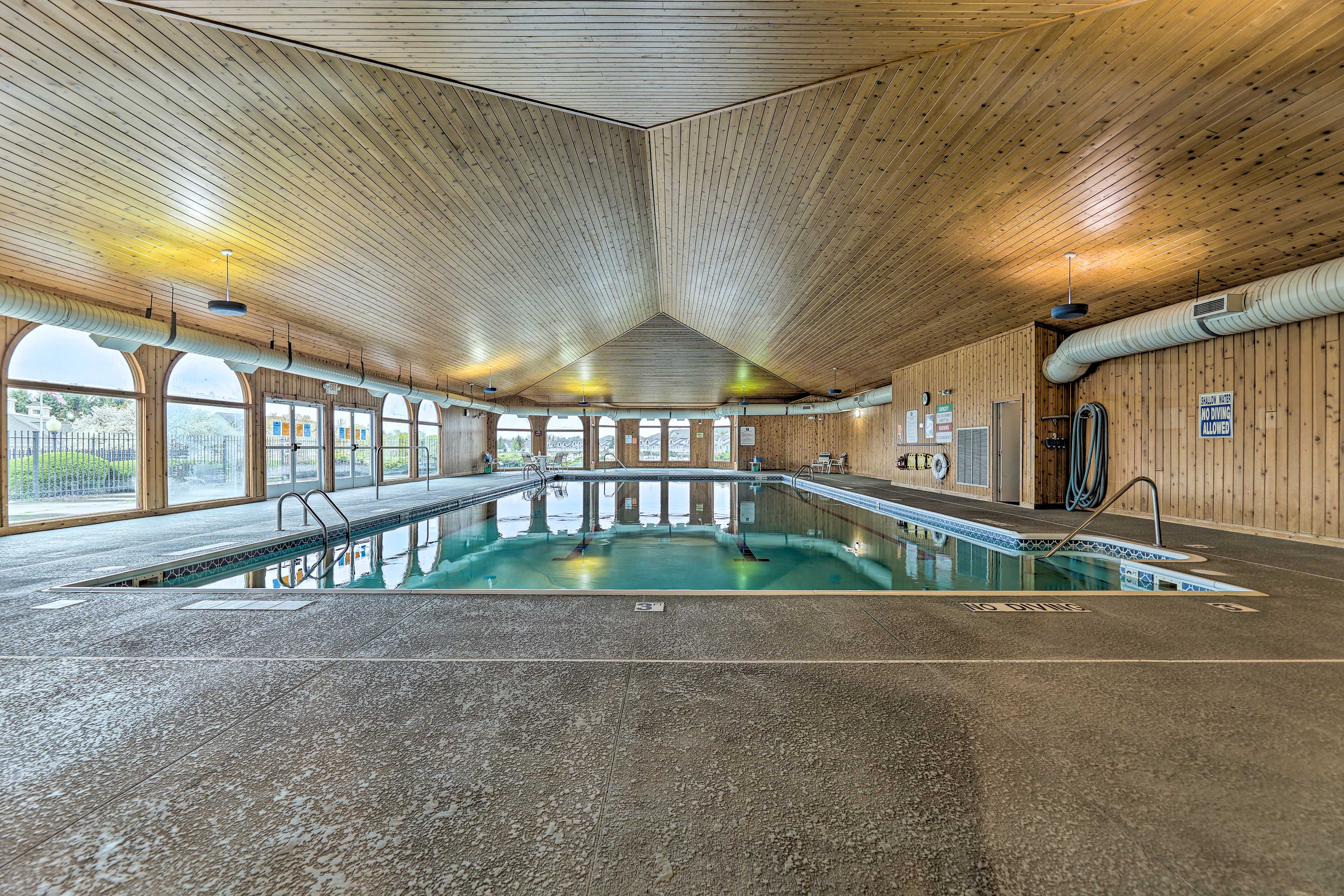 Harbor Village Amenities | Indoor Pool & Hot Tub