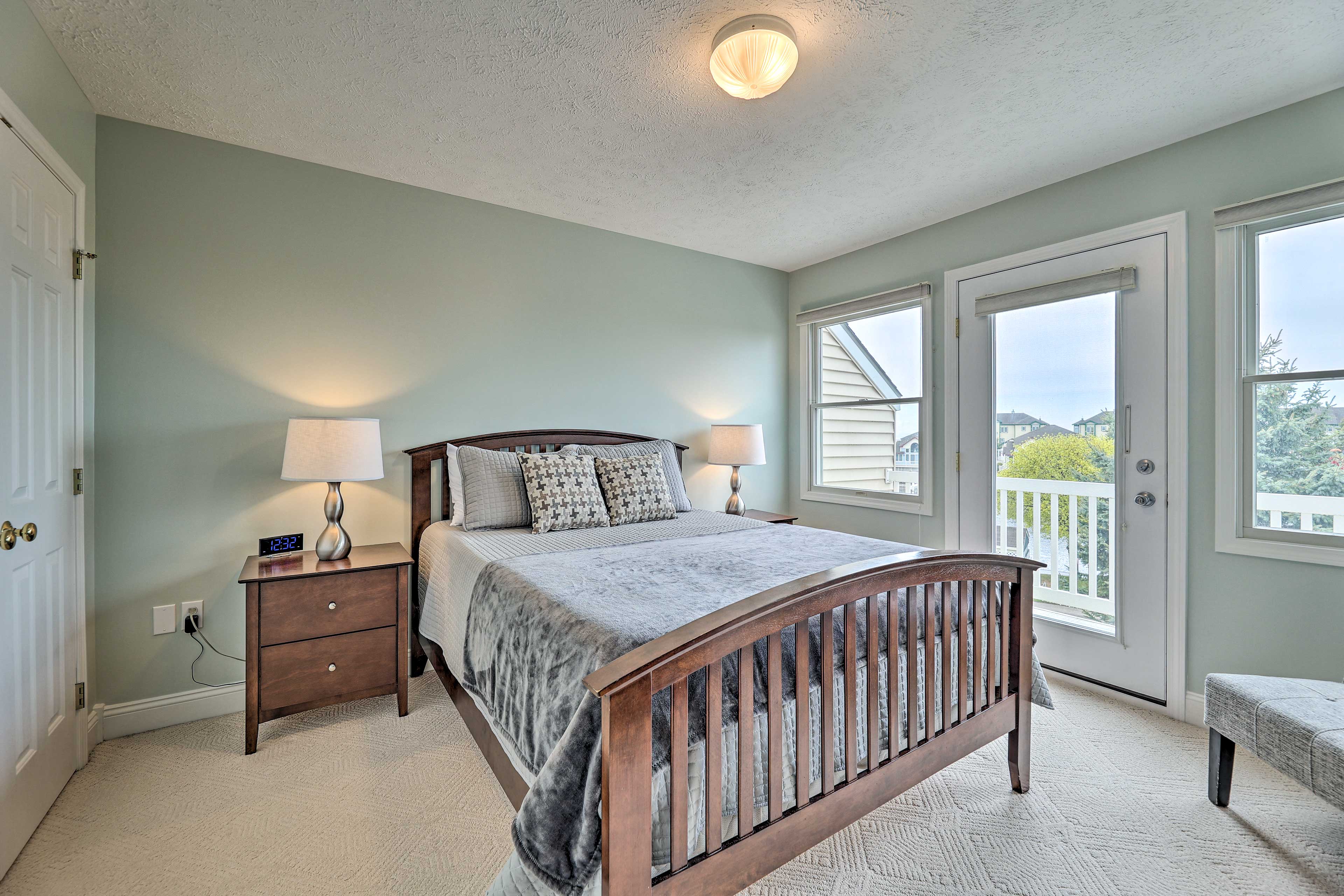 Bedroom 1 | Queen Bed | Linens Provided | 3rd Floor