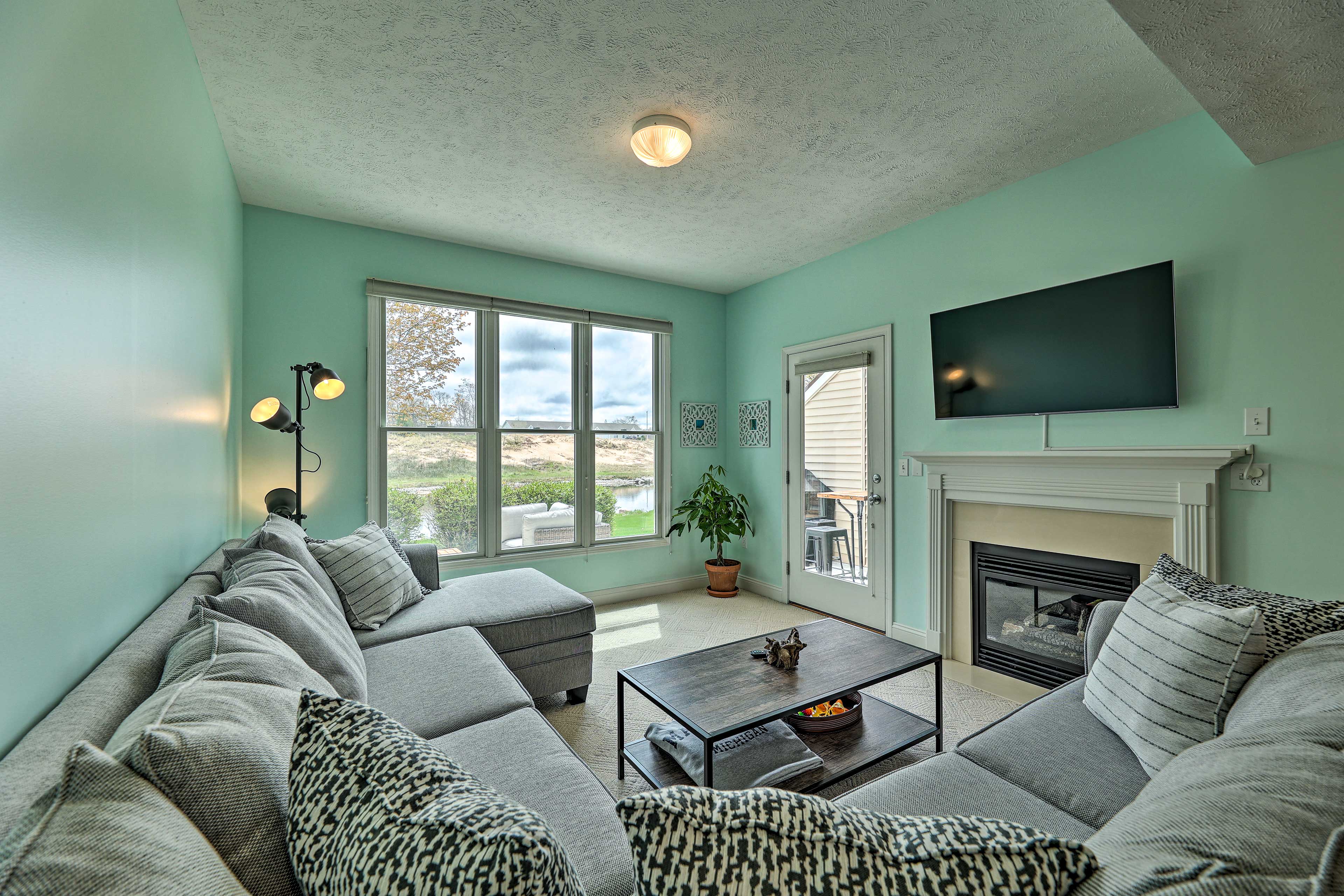 Bright, Beautiful Manistee Condo Near Beach + Pool