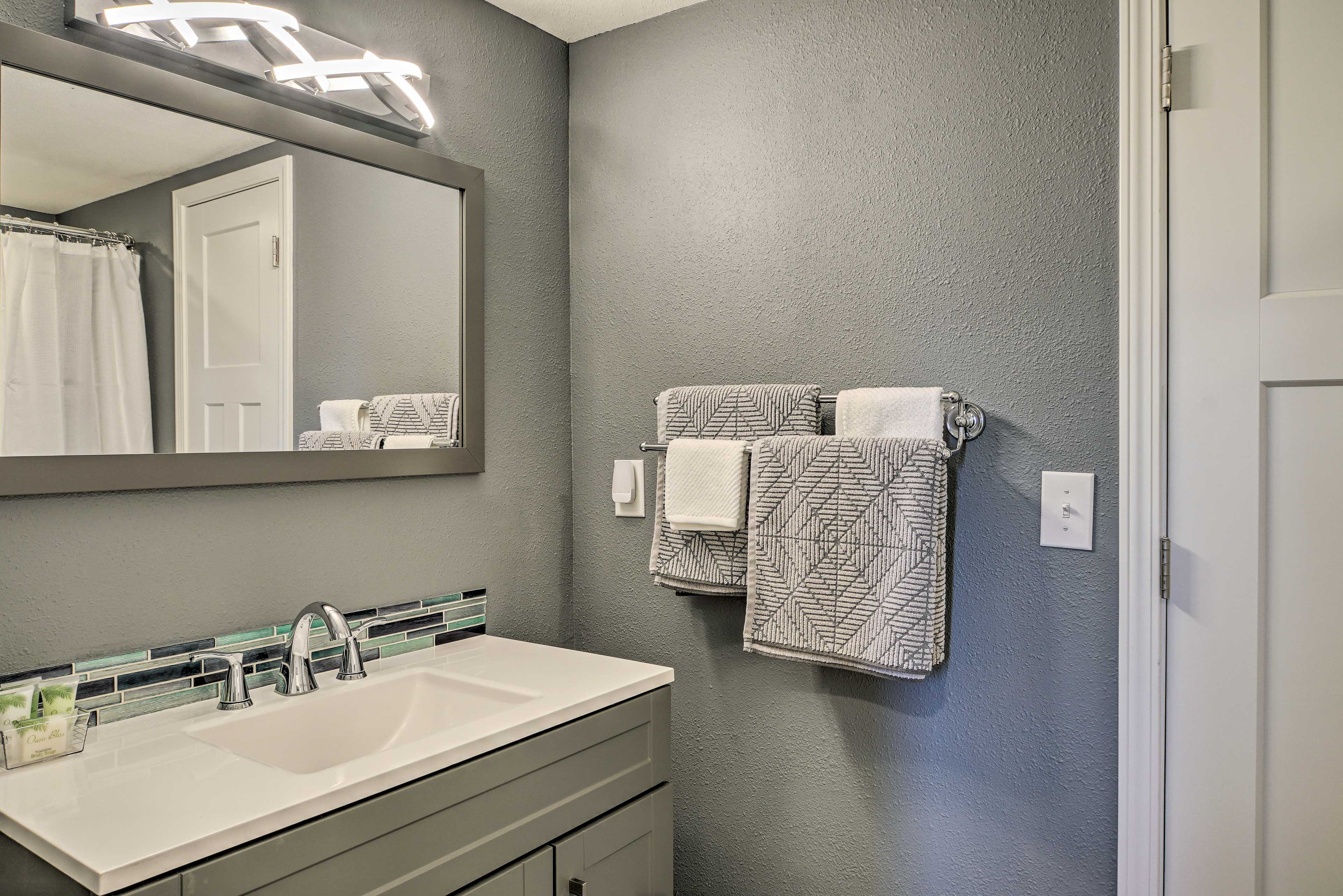 Full Bathroom | Towels & Linens Provided