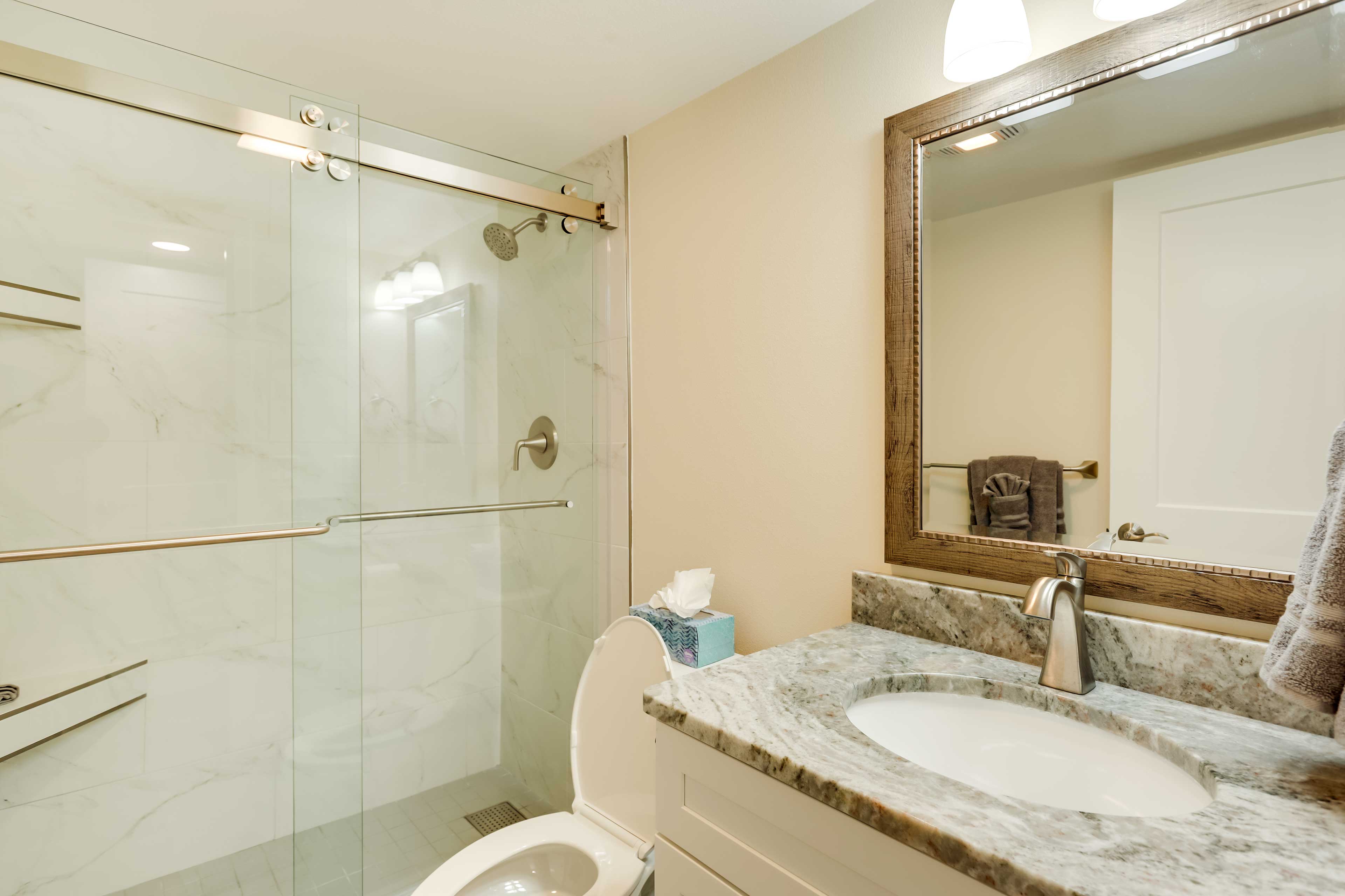 Full Bathroom | Complimentary Toiletries