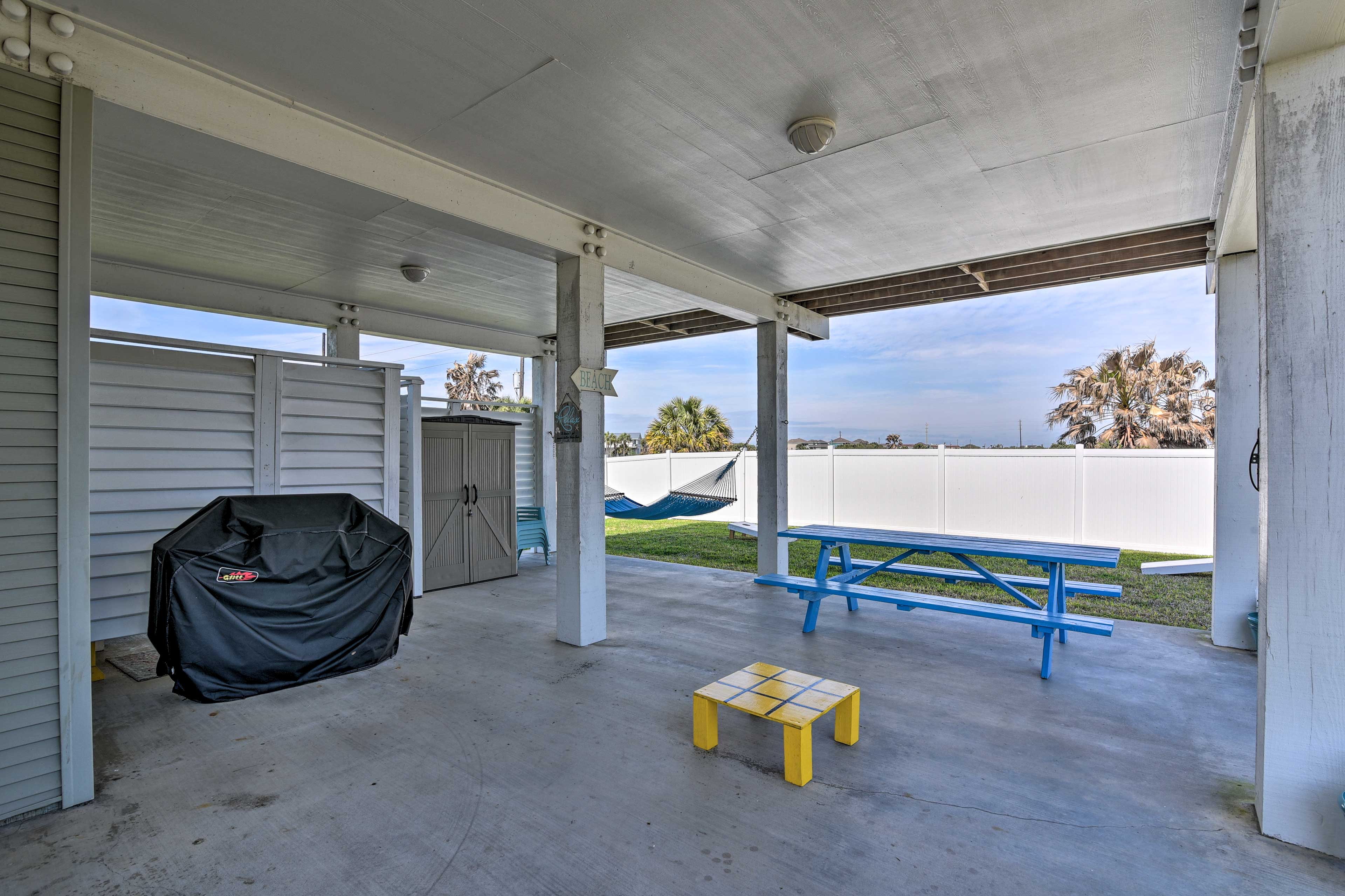 Covered Patio | Gas Grill