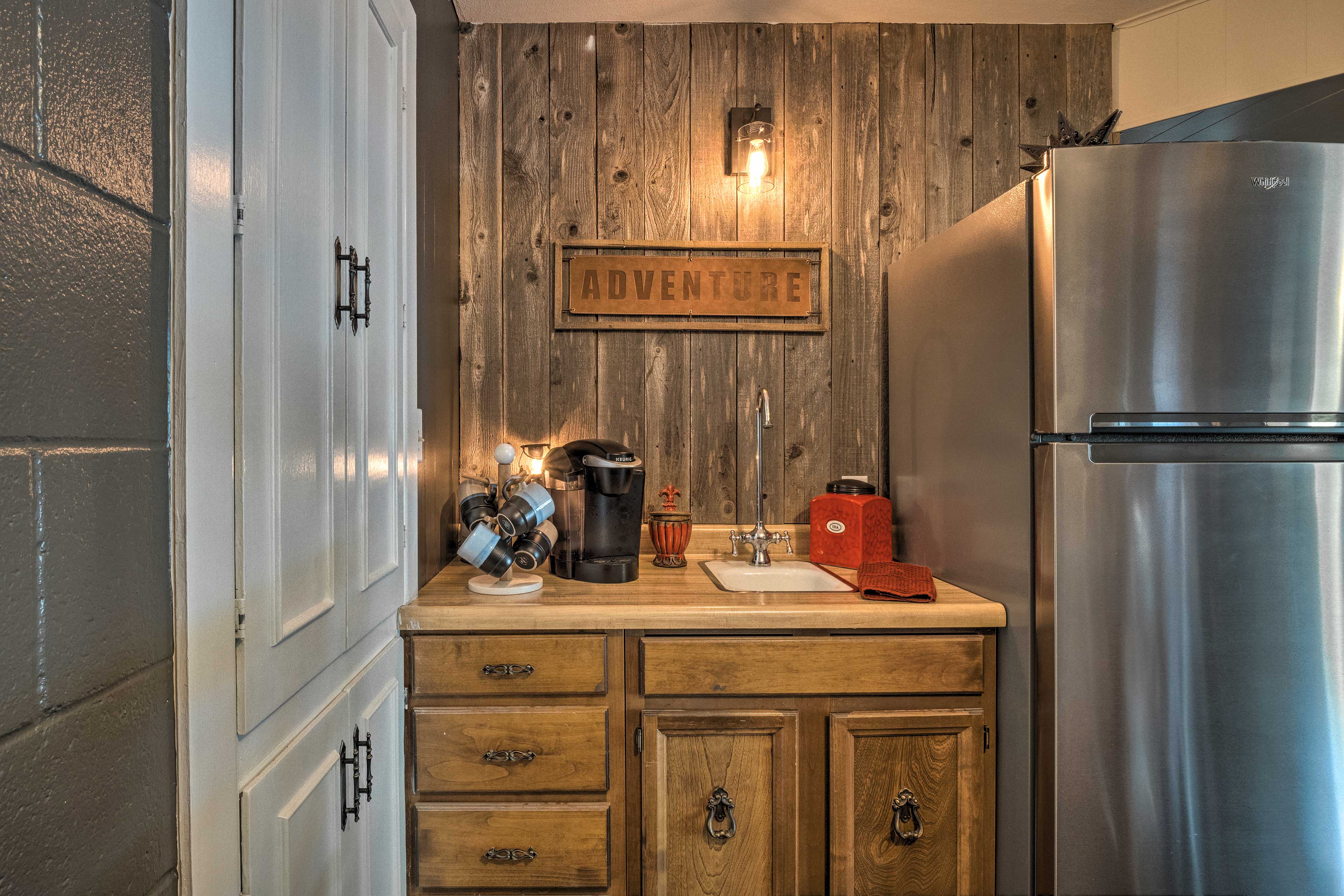 Downstairs Living Room | Wet Bar