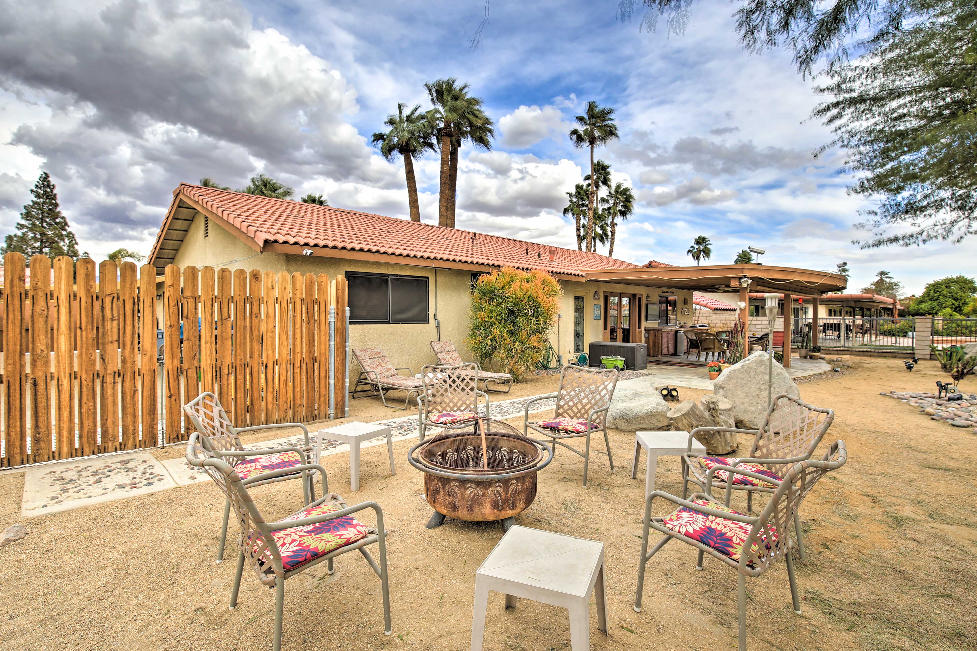 Private Backyard | Fire Pit