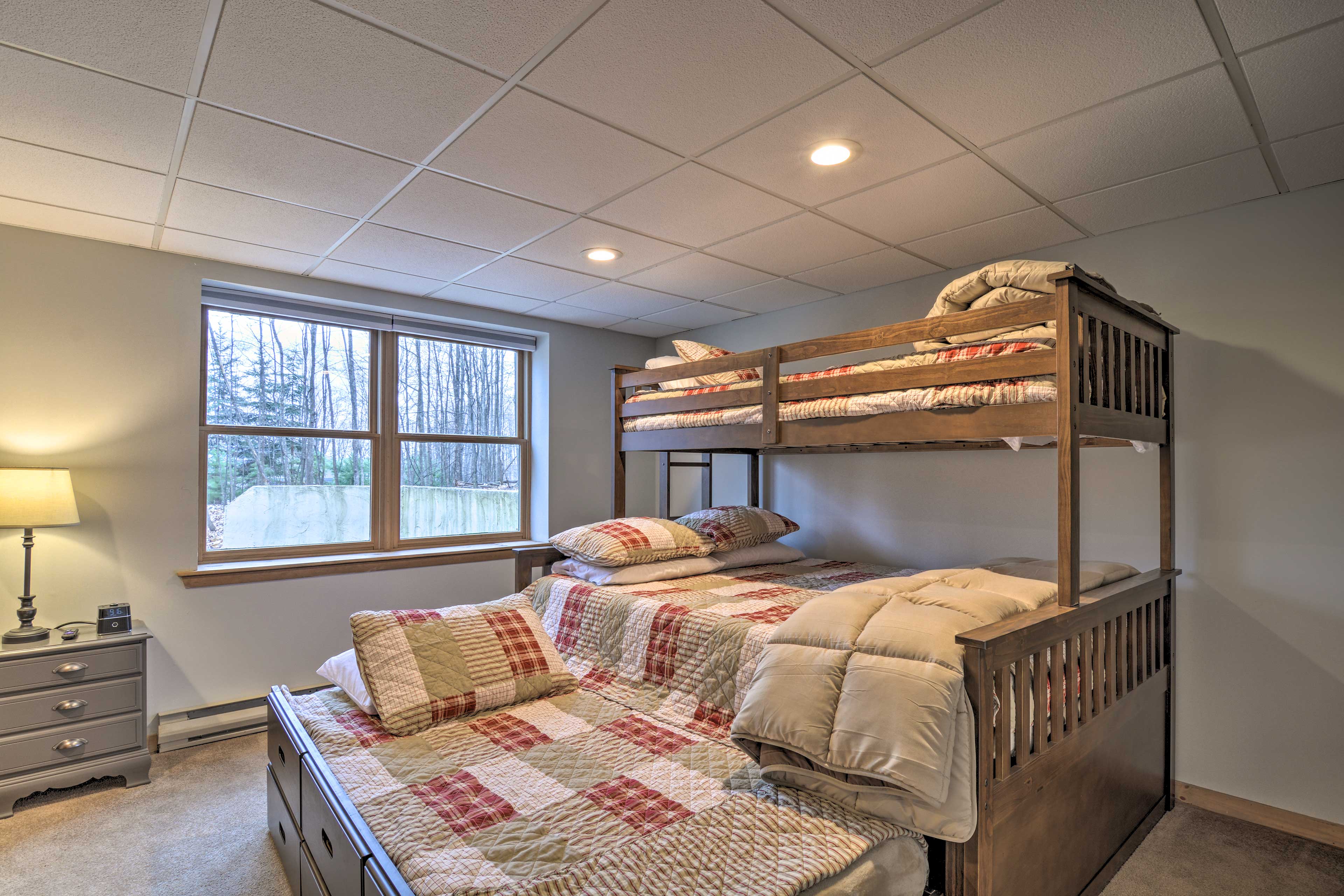 Bedroom 2 | Queen/Twin Bunk Bed w/ Twin Trundle