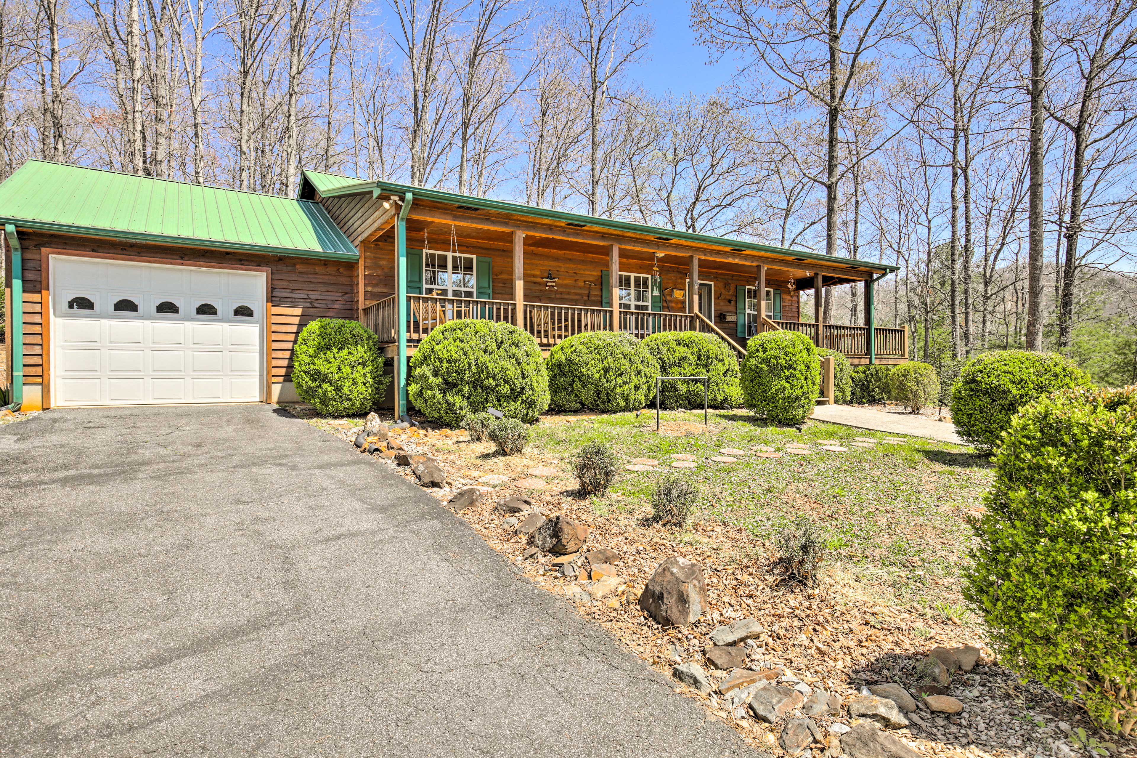 Cabin Exterior | Driveway Parking (2 Vehicles)