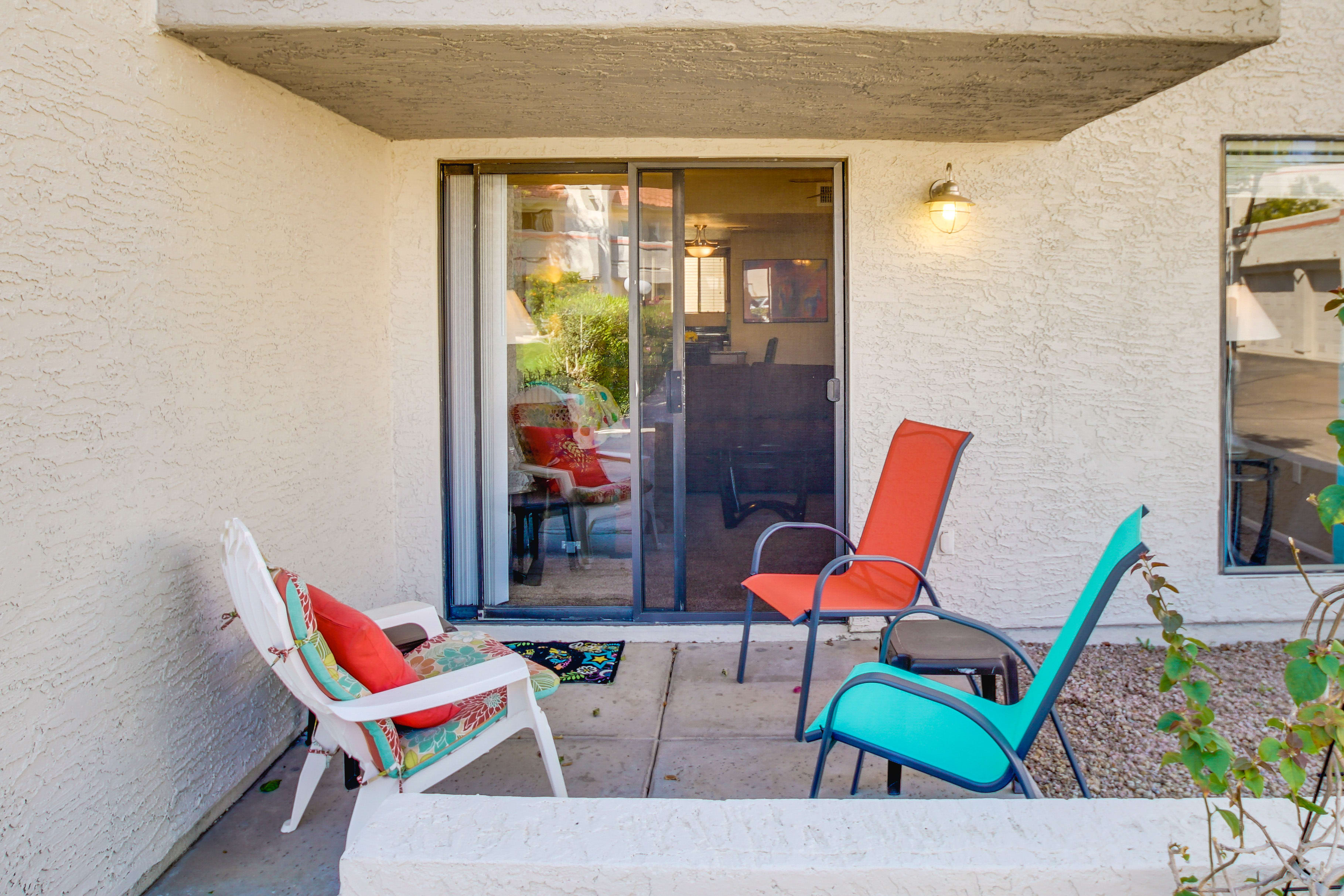 Private Patio | Lighting | Furniture