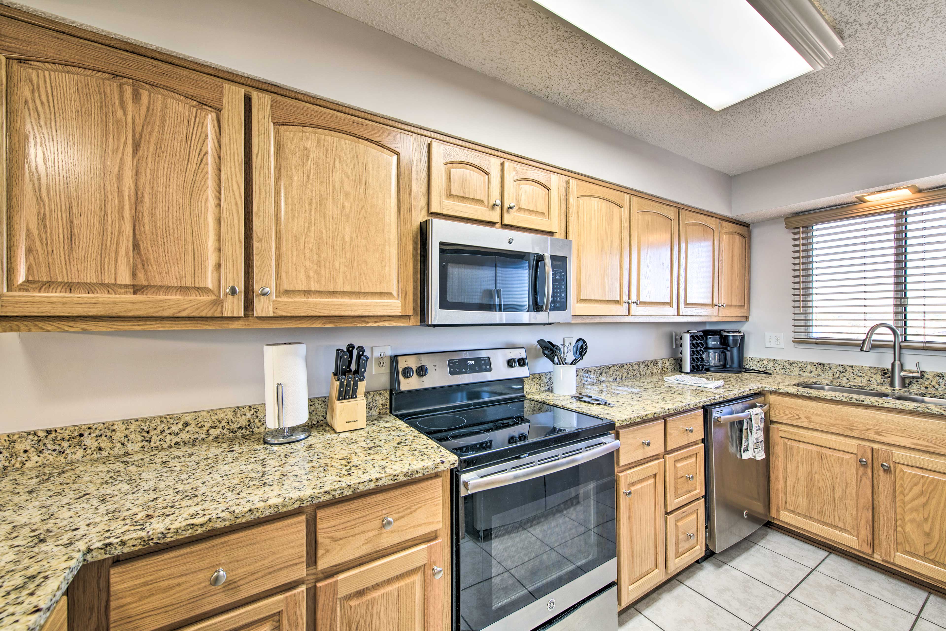 Kitchen | Fully Equipped w/ Cooking Basics