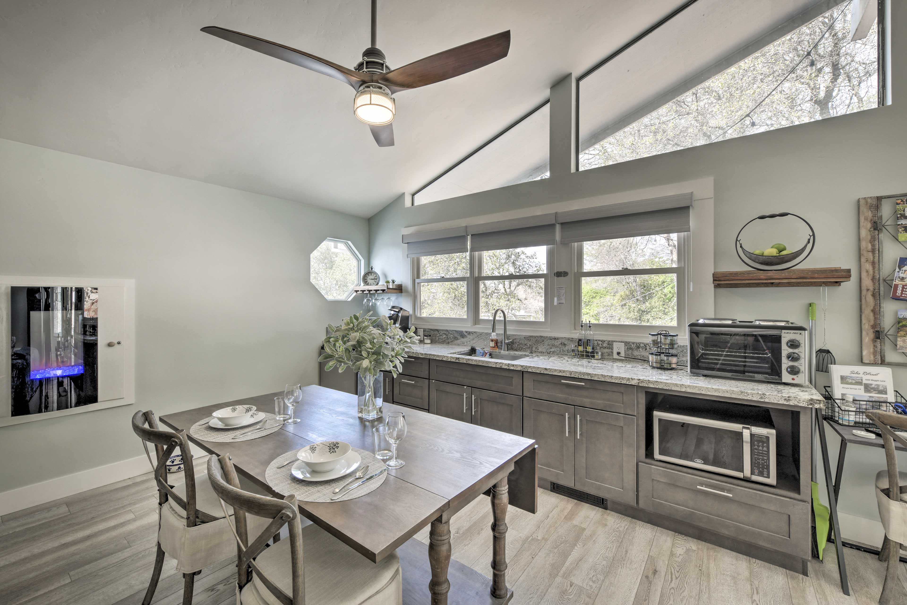 Dining Area | Dishware Provided