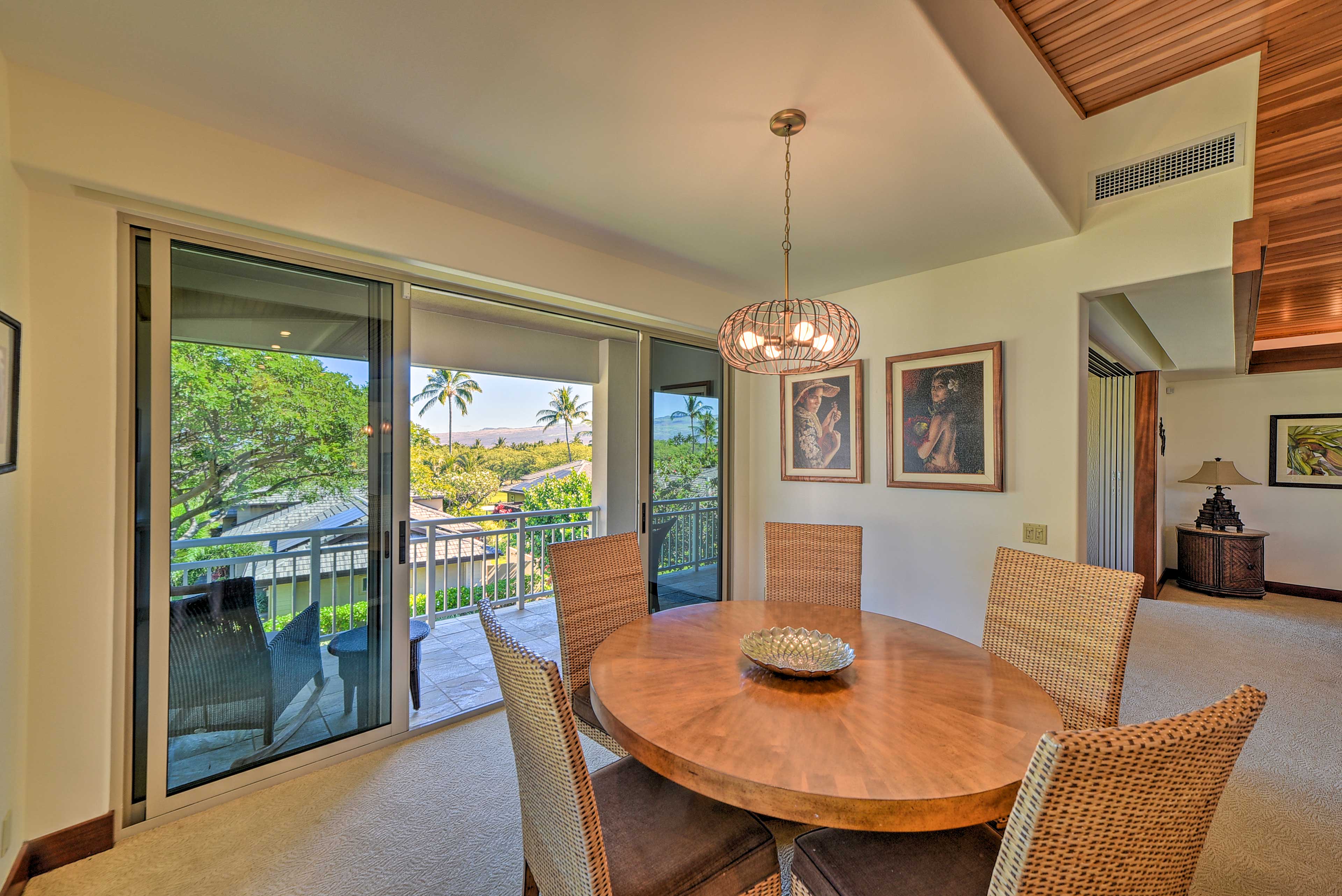 Living Room | Dining Area