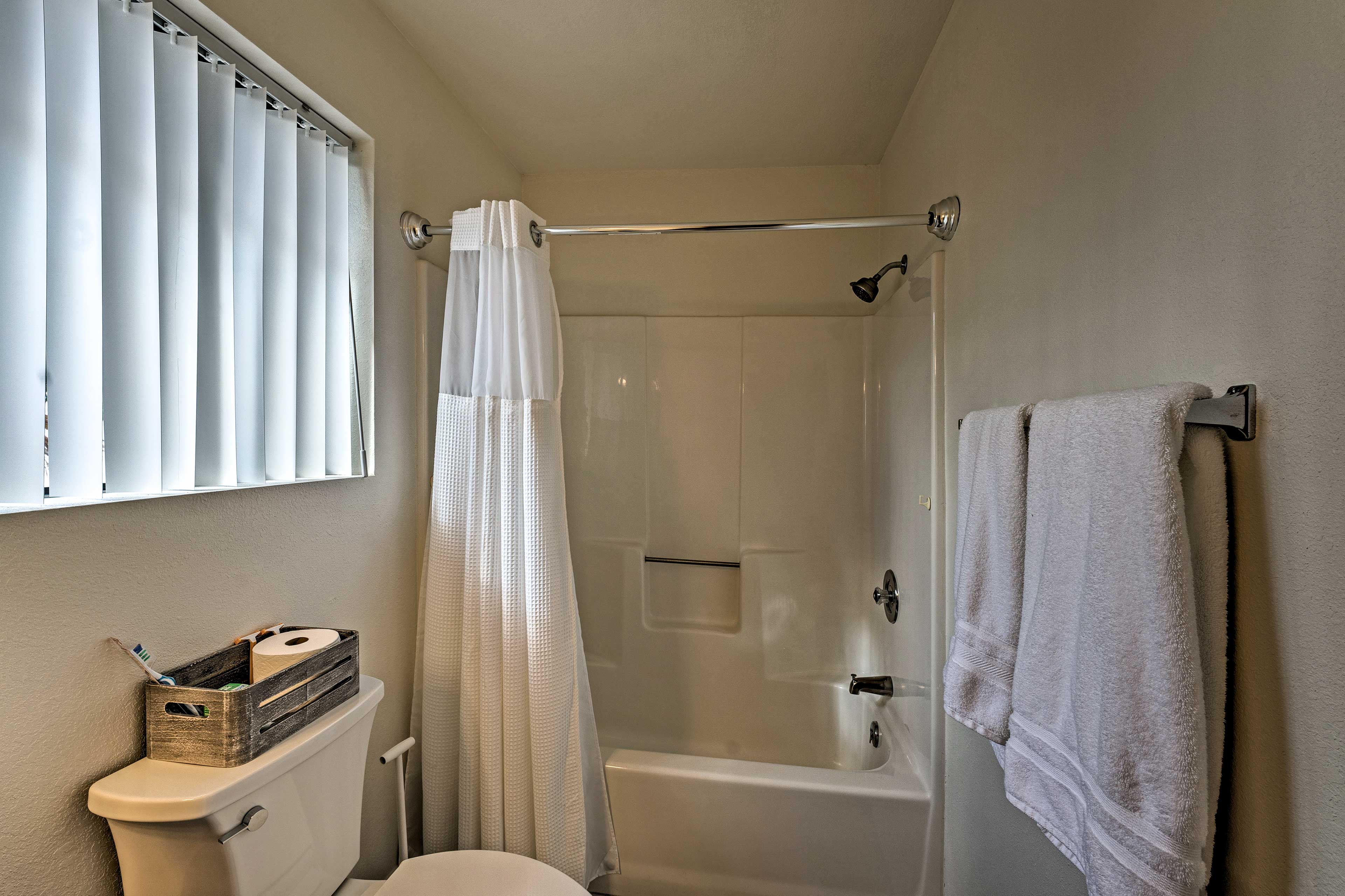 Full Bathroom | Complimentary Toiletries