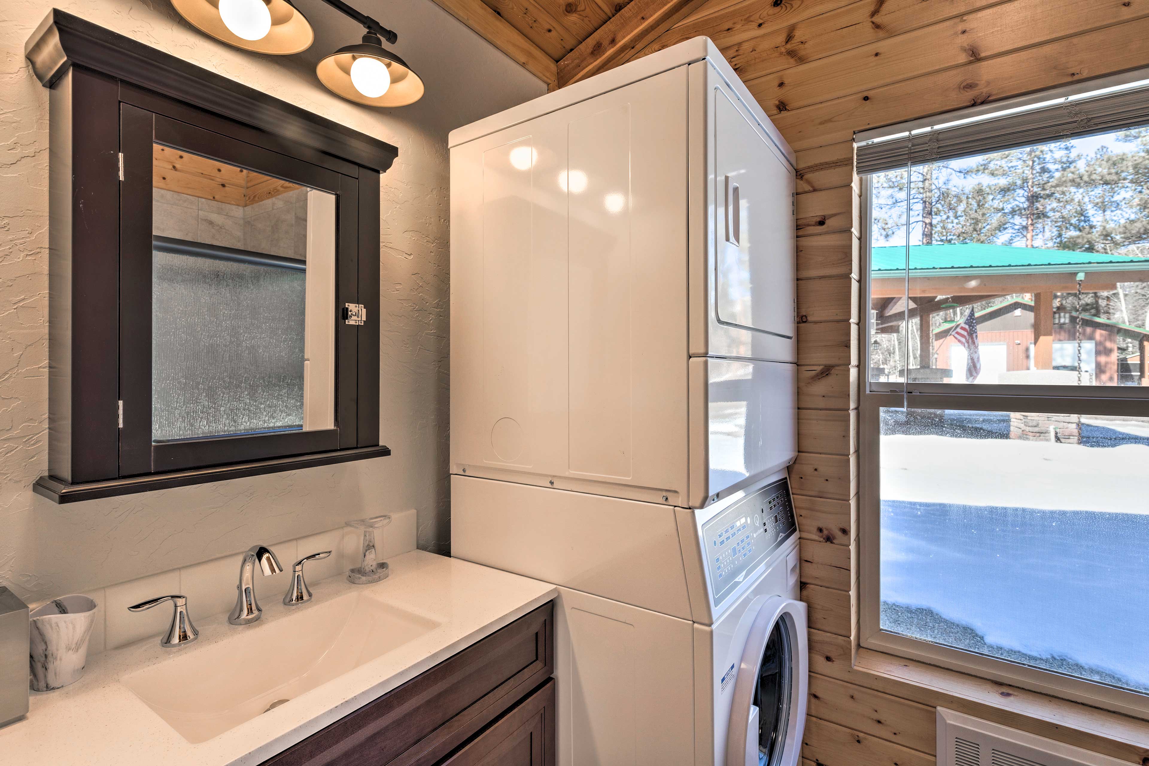 Full Bathroom | In-Unit Laundry | Towels Provided