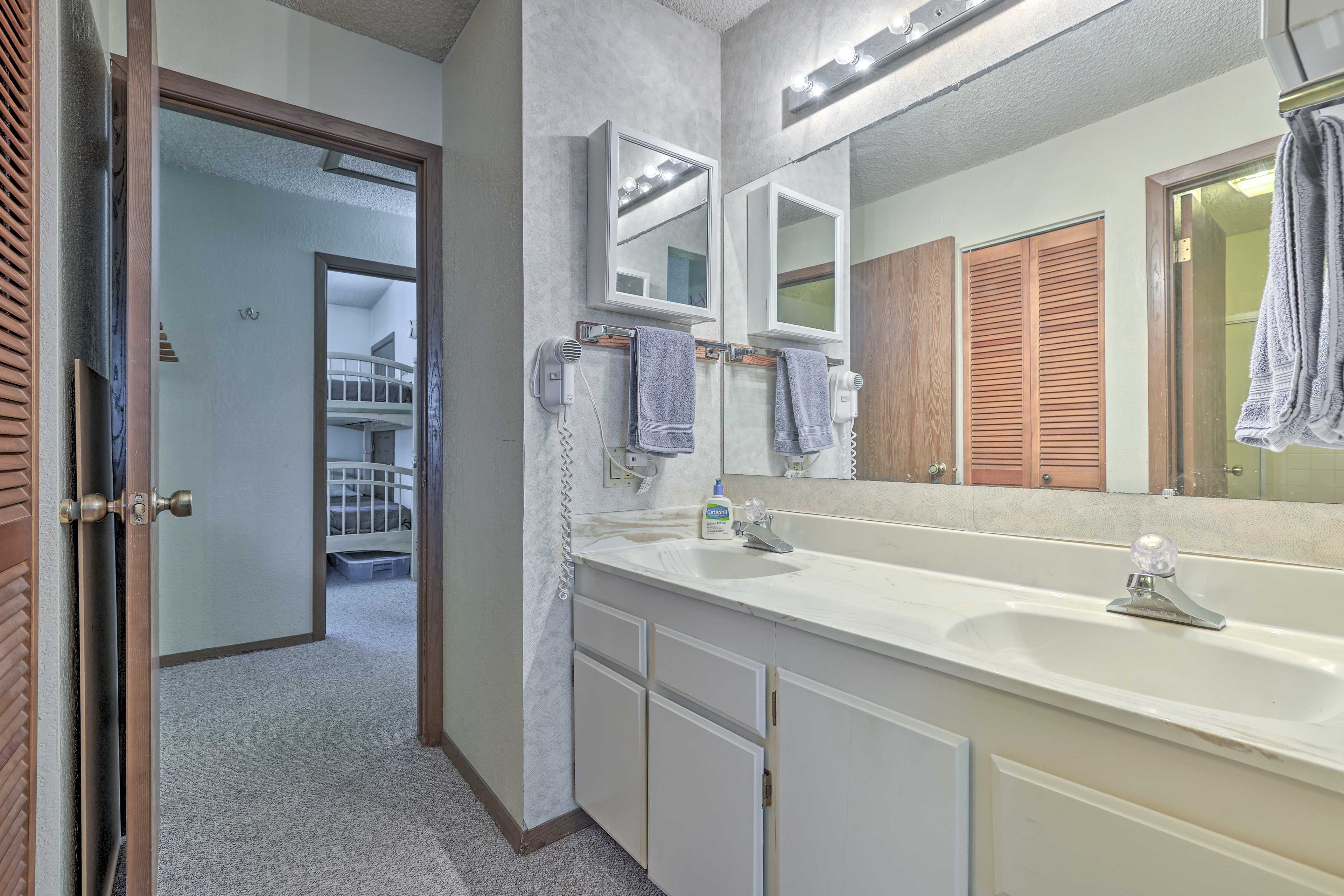 Bathroom | Shower/Tub Combo