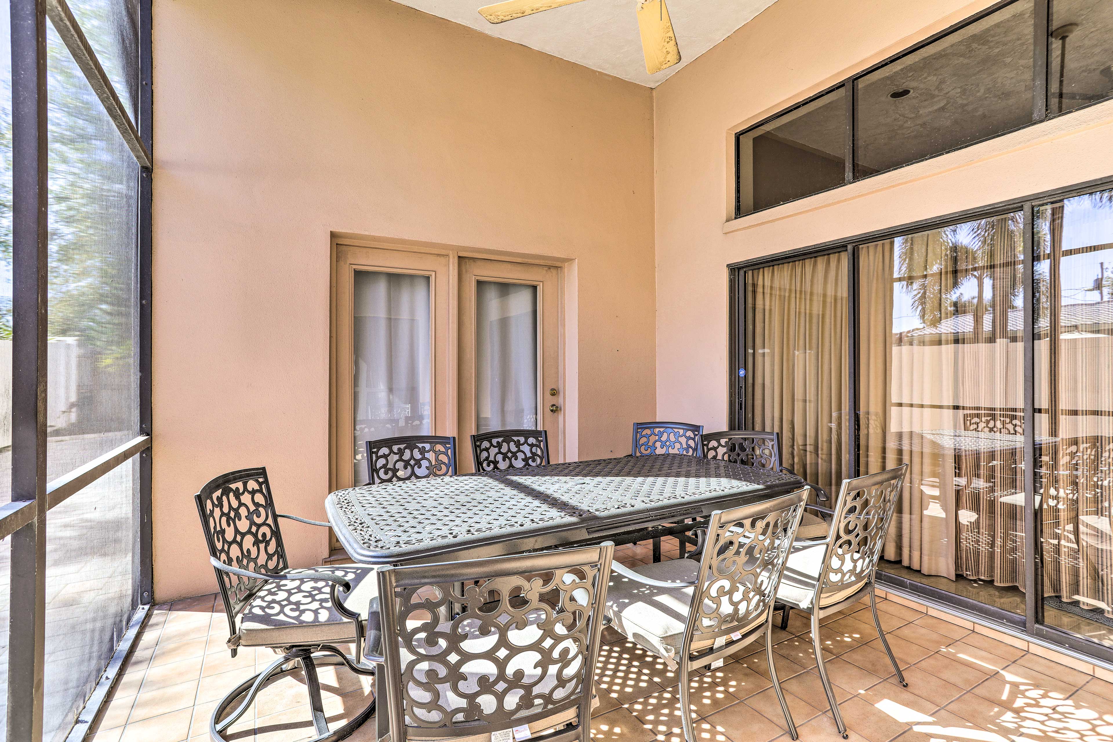 Screened Patio | Outdoor Dining