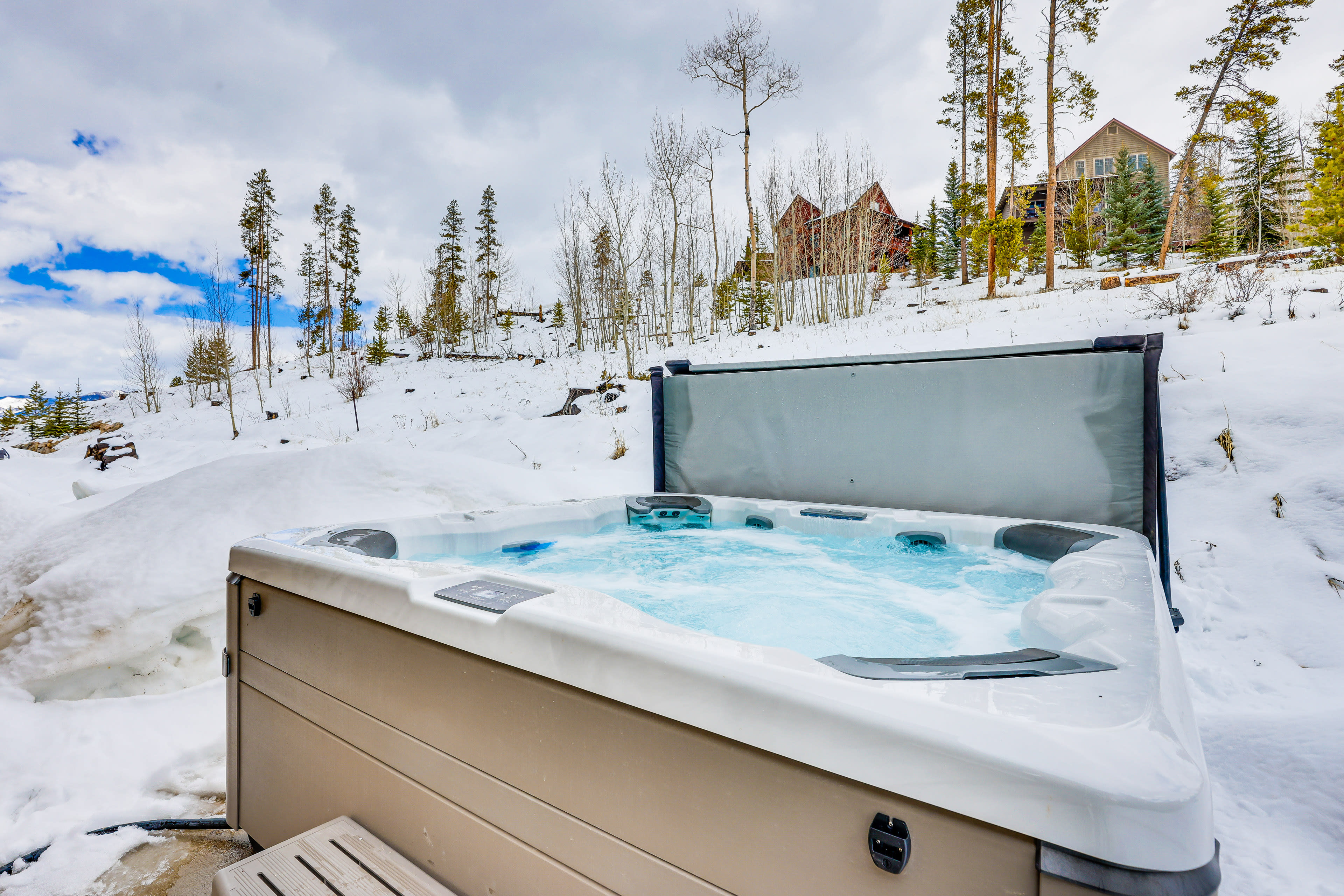 Private Hot Tub | Mountain Views