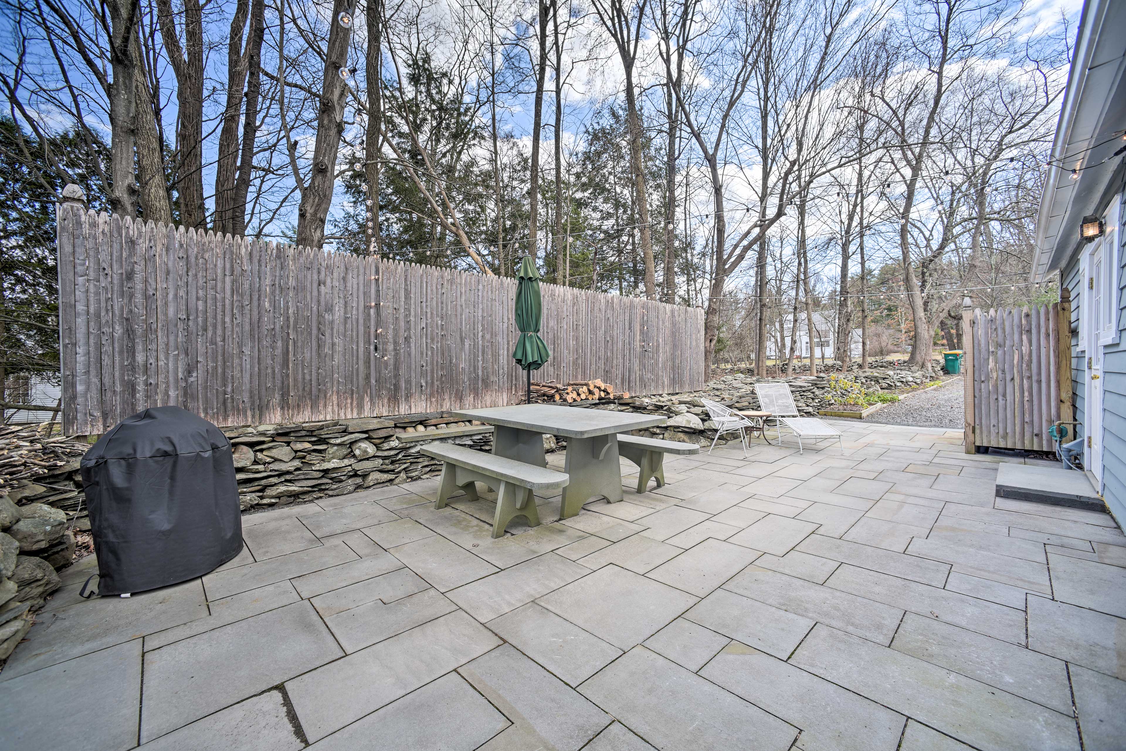 Private Patio | Fire Pit | Charcoal Grill