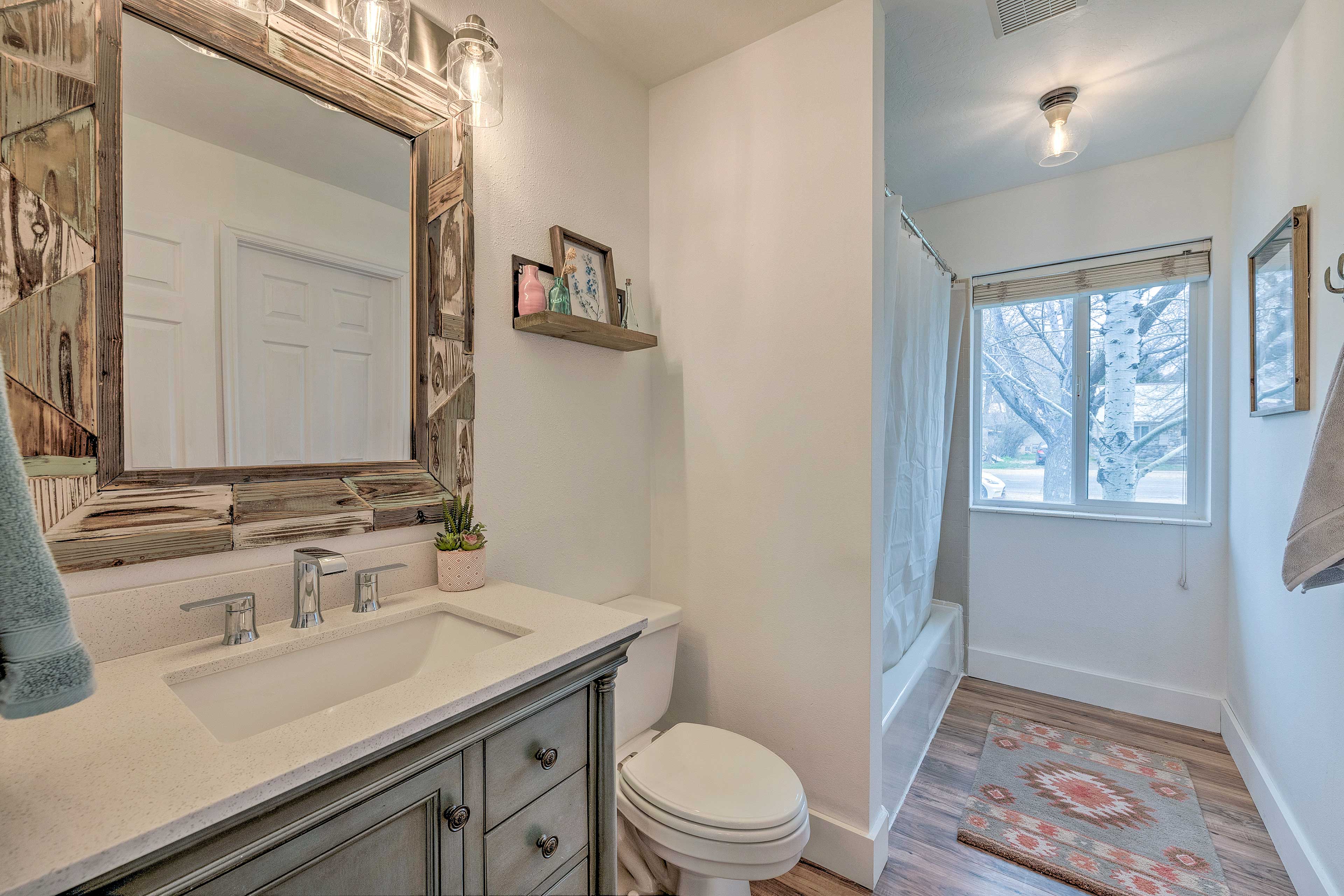 Full Bathroom | Towels Provided | Main Level