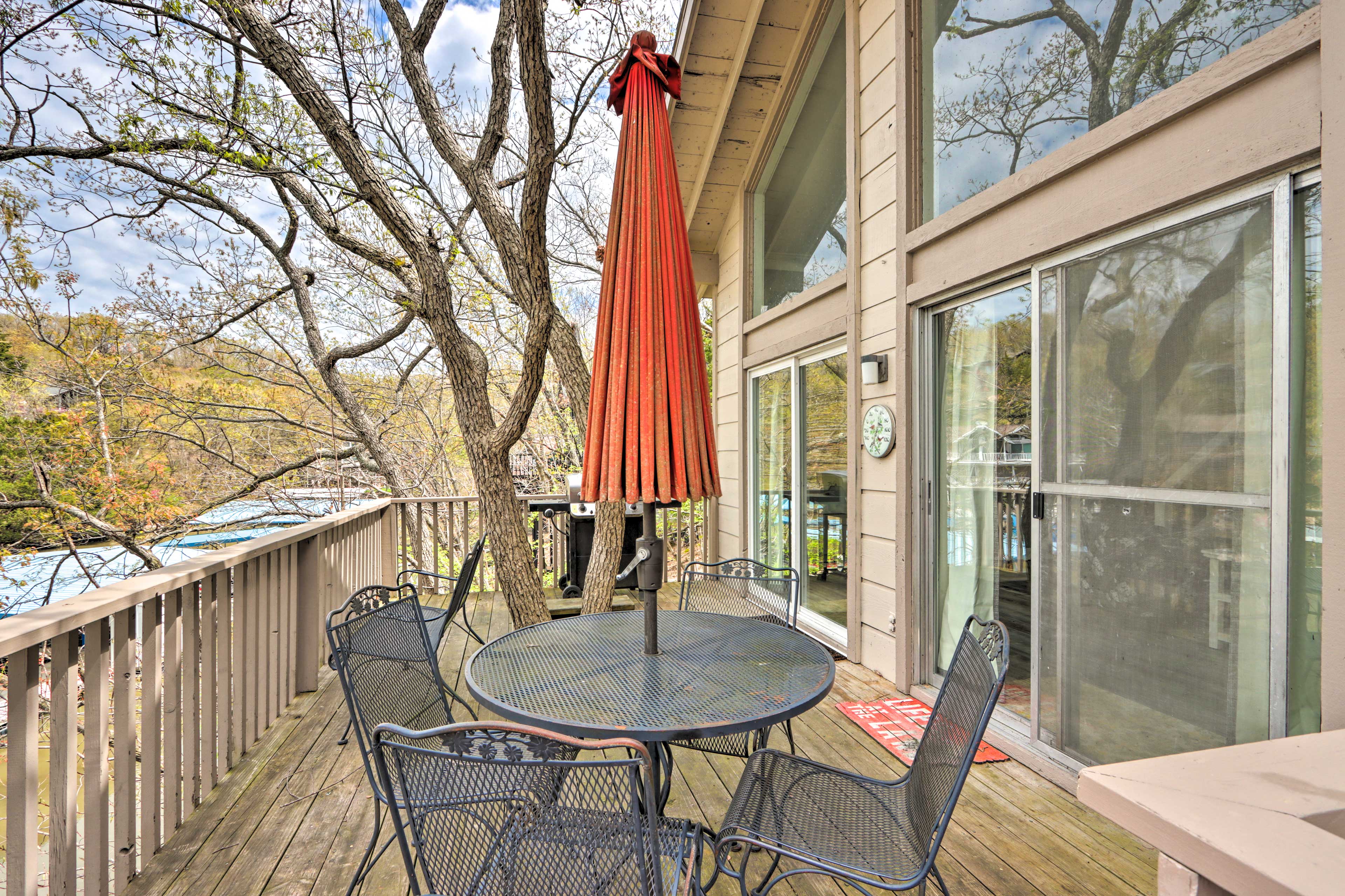 Furnished Deck | Outdoor Dining Area