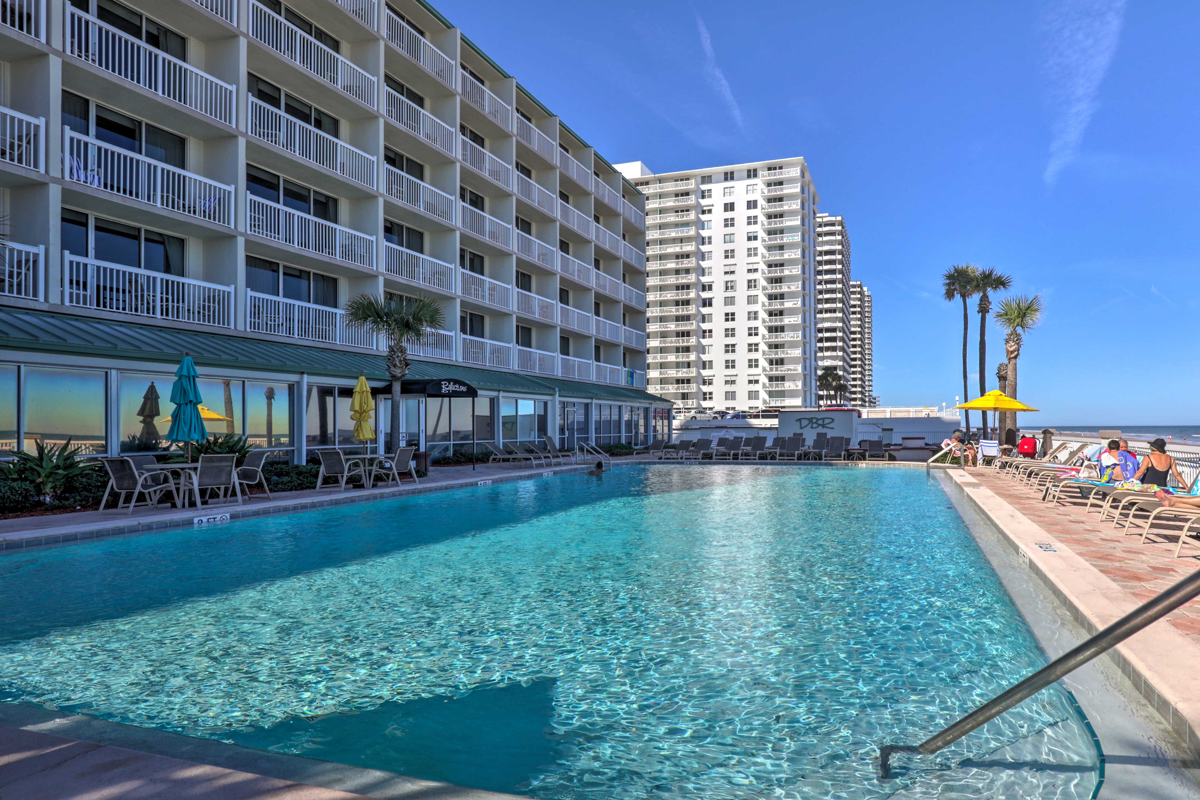 Community Pool | Resort Amenities | 12th-Floor Unit