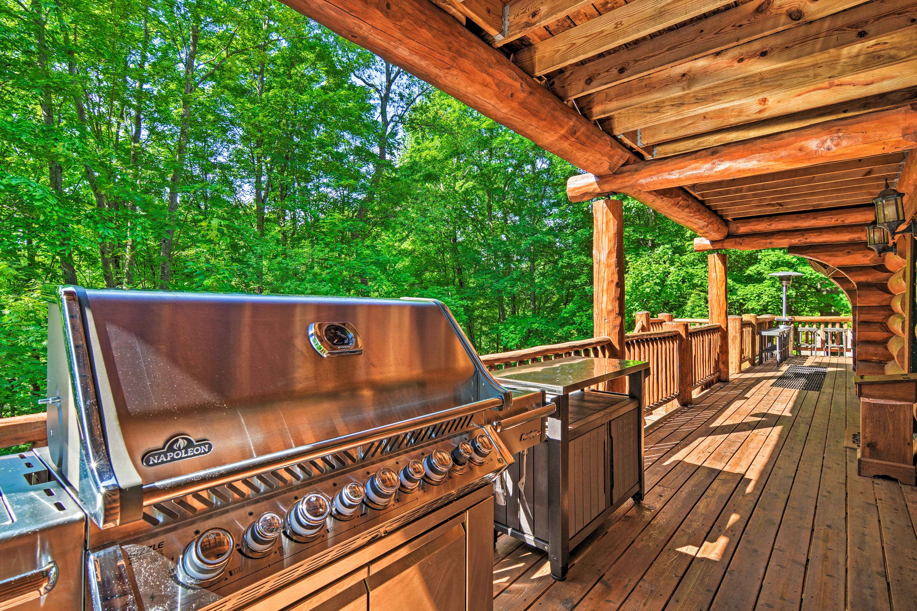 Deck | Napoleon 1,000 Gas Grill