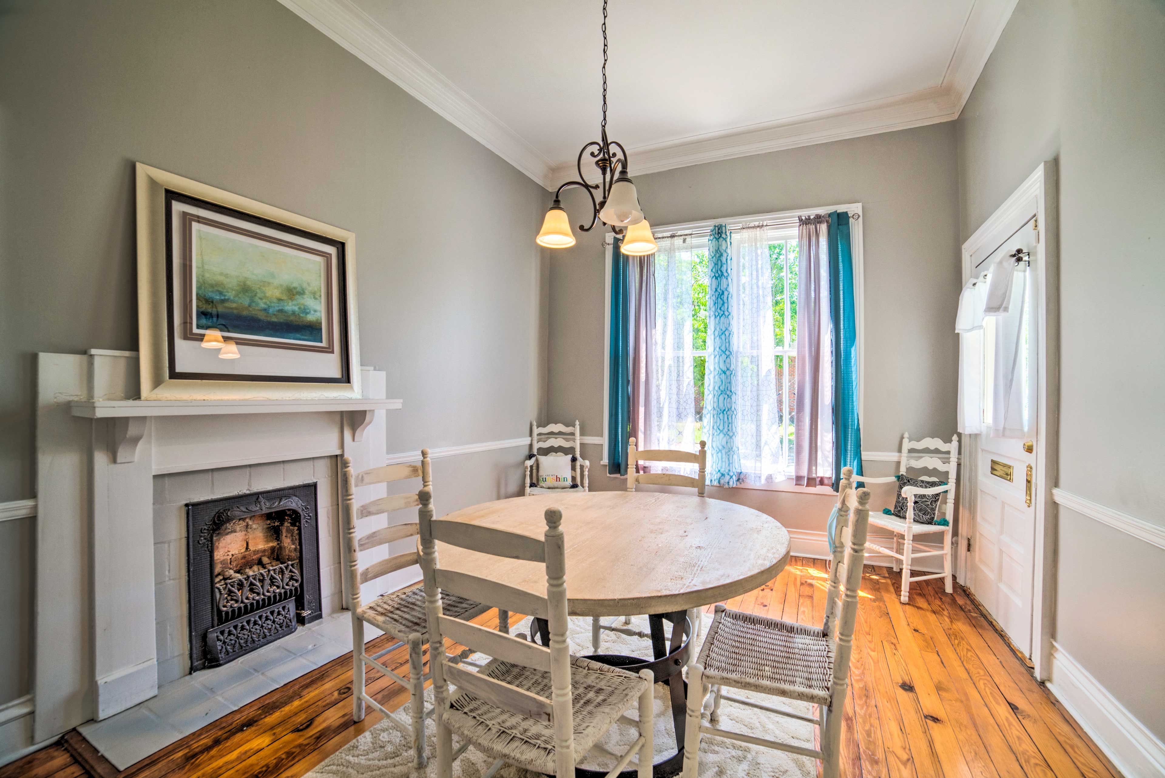 Dining Room | Decorative Fireplace