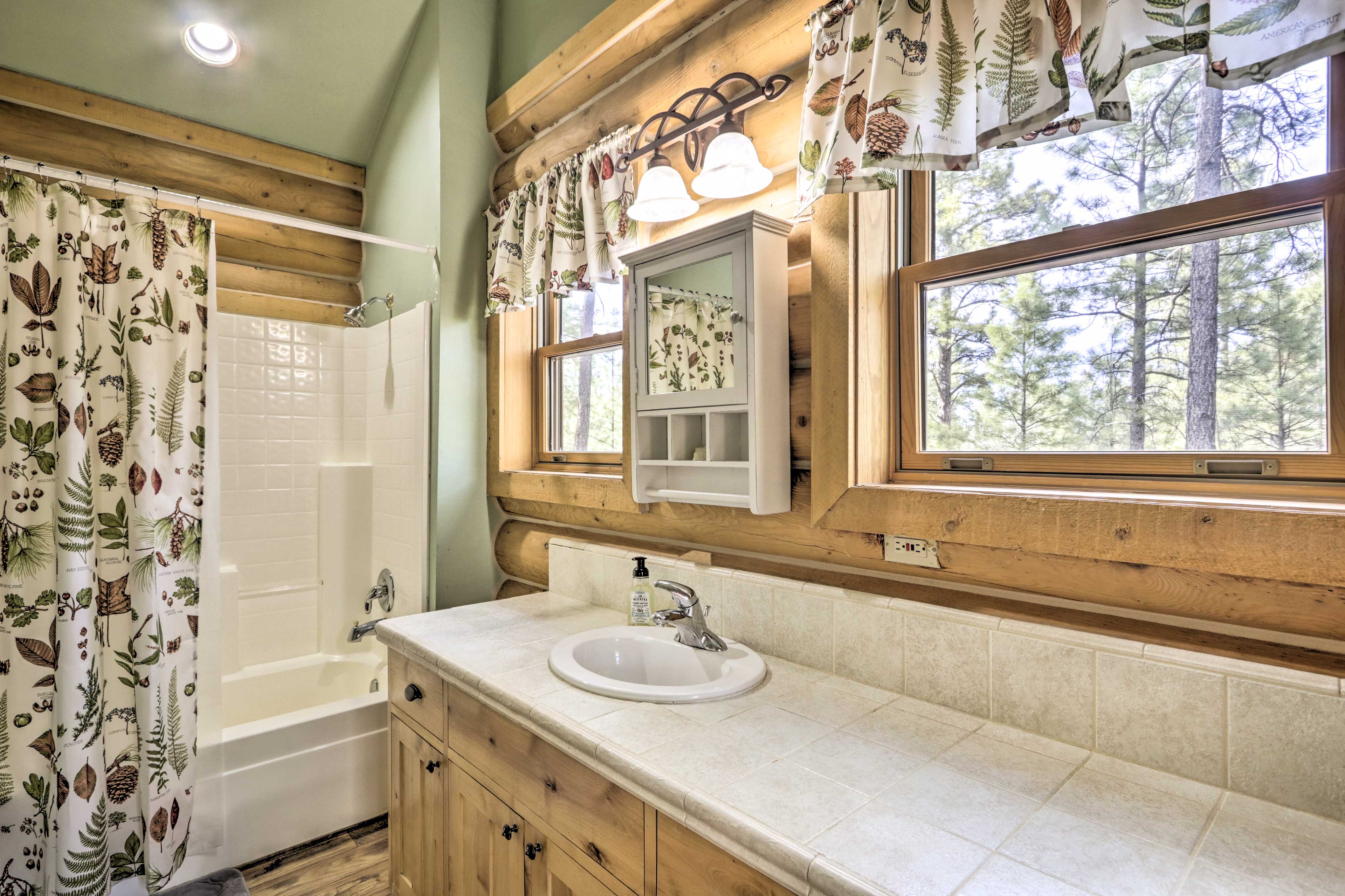 Bathroom | Shower/Tub Combo