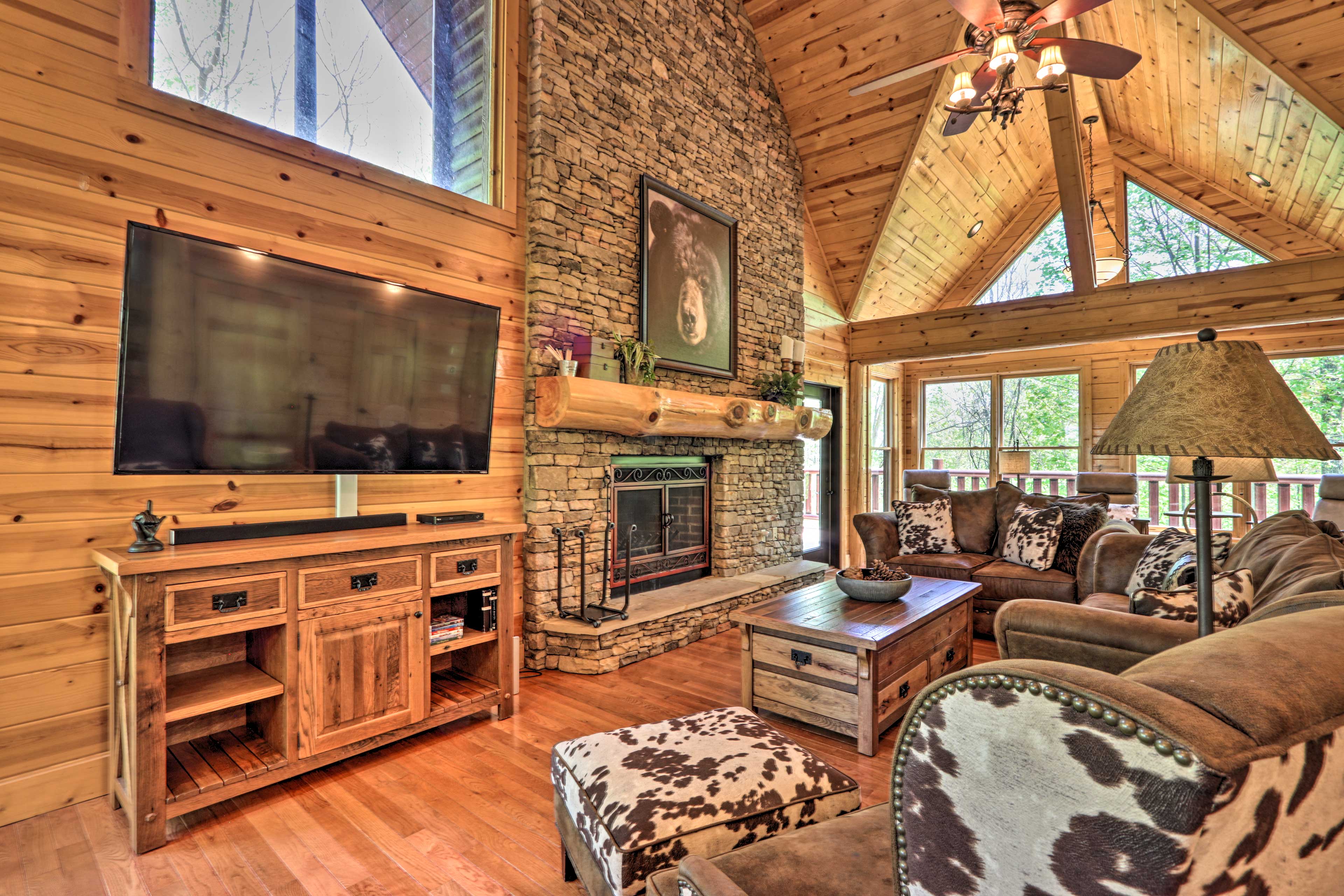 Sevierville Vacation Rental Cabin | 4BR | 4.5BA | 3,600 Sq Ft | Step-Free Access